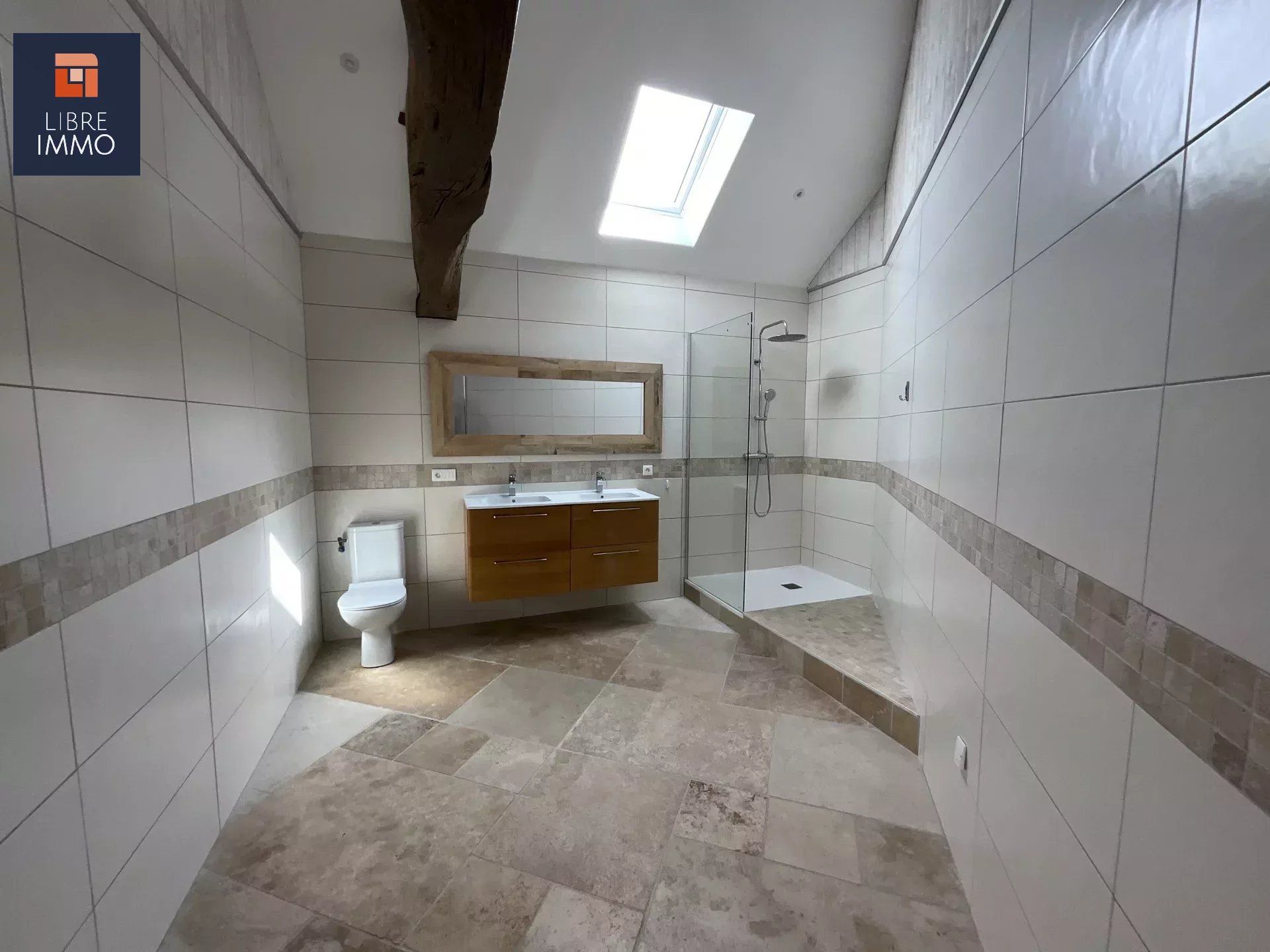 À LOUER, Belle propriété de caractère de 402 m²