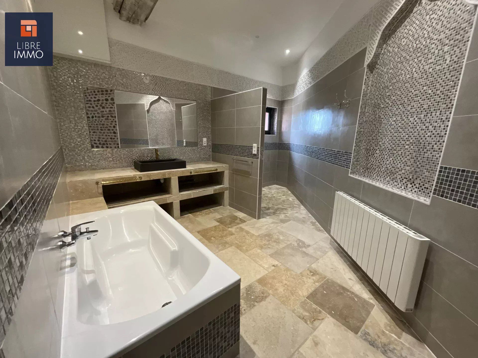 À VENDRE, Belle propriété de caractère de 402 m²