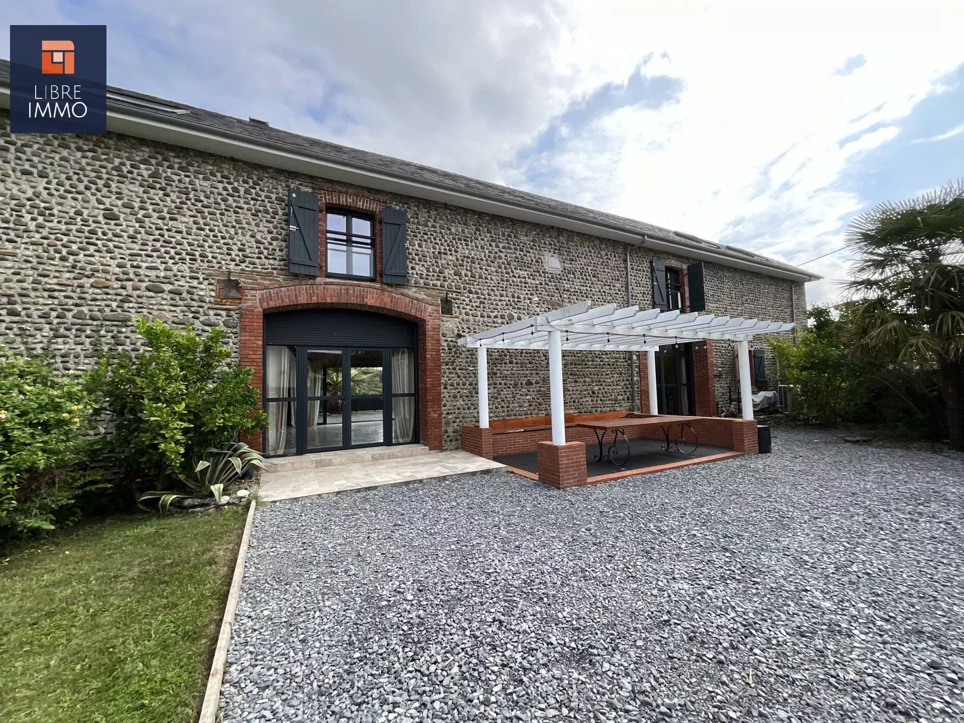 À VENDRE, Belle propriété de caractère de 402 m²