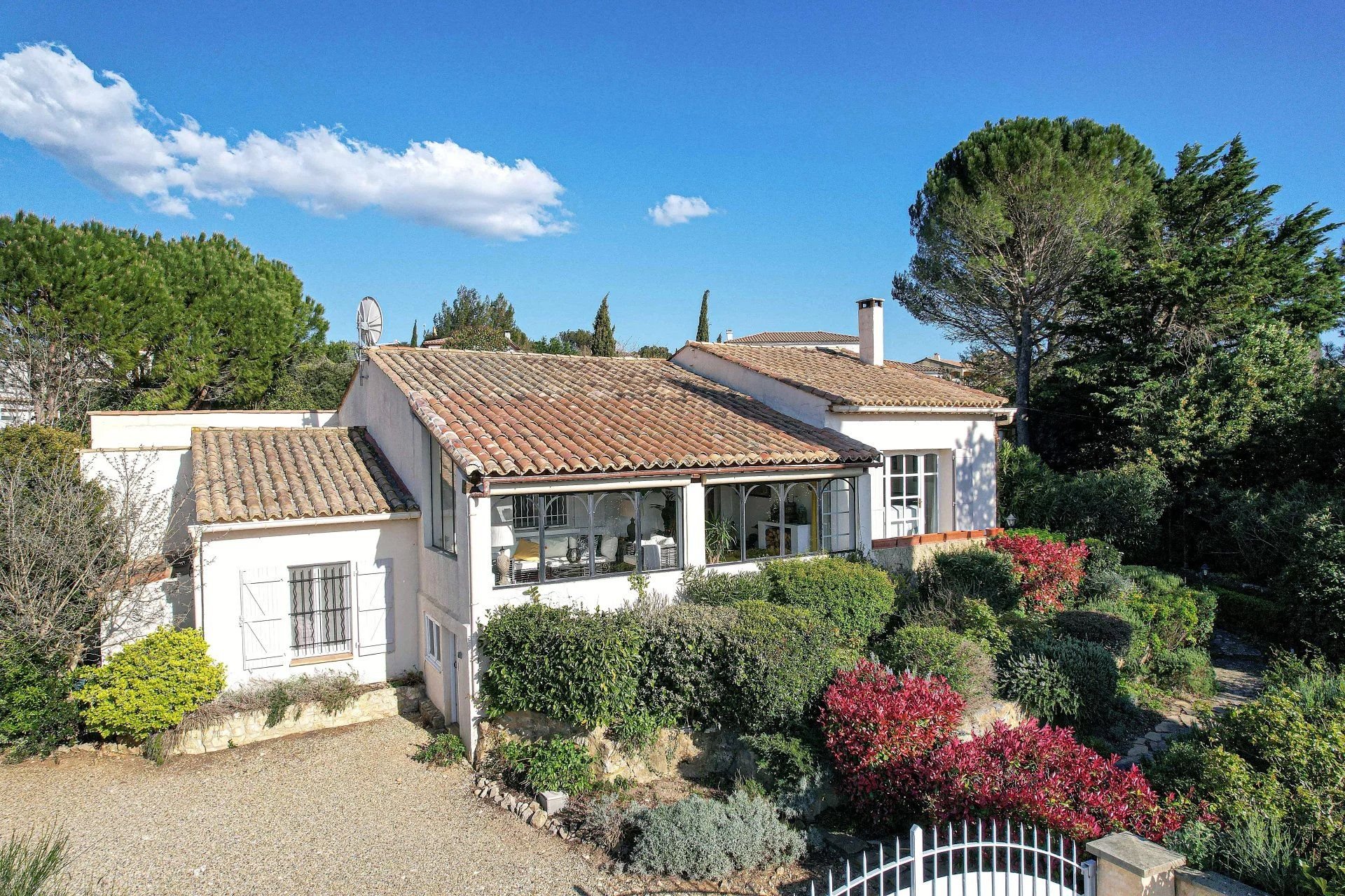 Charmante maison péridionale de 164 m² avec surpebe jardin et piscine
