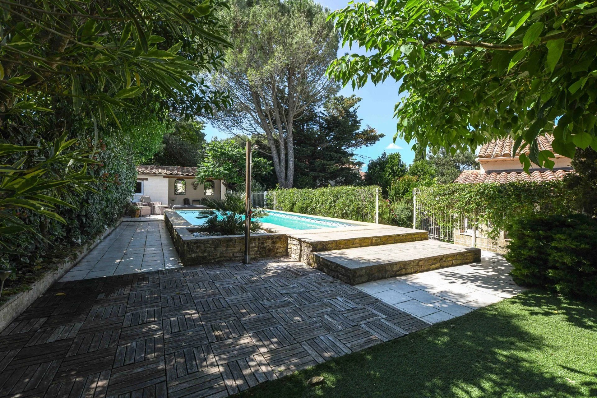 Charmante maison péridionale de 164 m² avec surpebe jardin et piscine