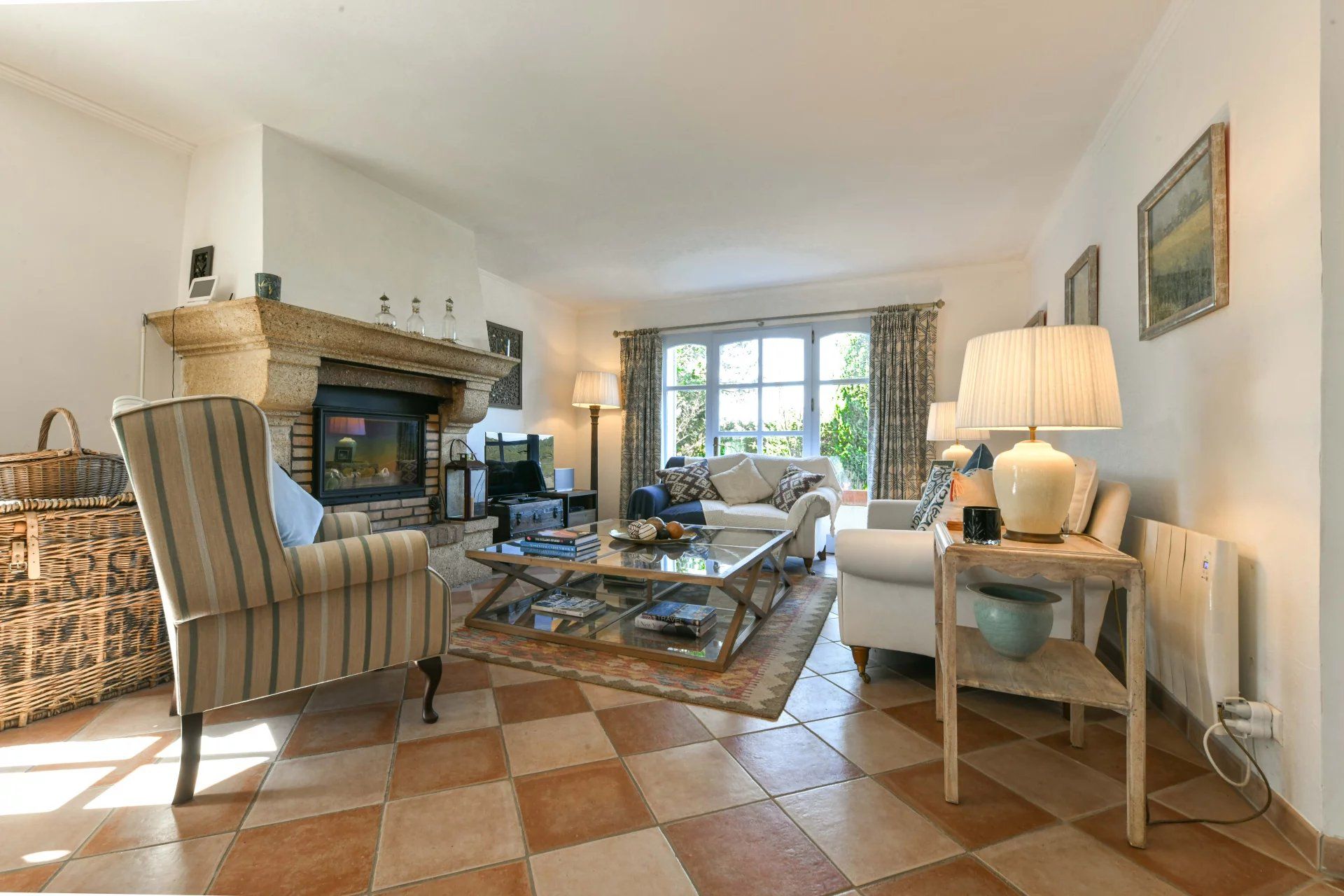 Charmante maison péridionale de 164 m² avec surpebe jardin et piscine