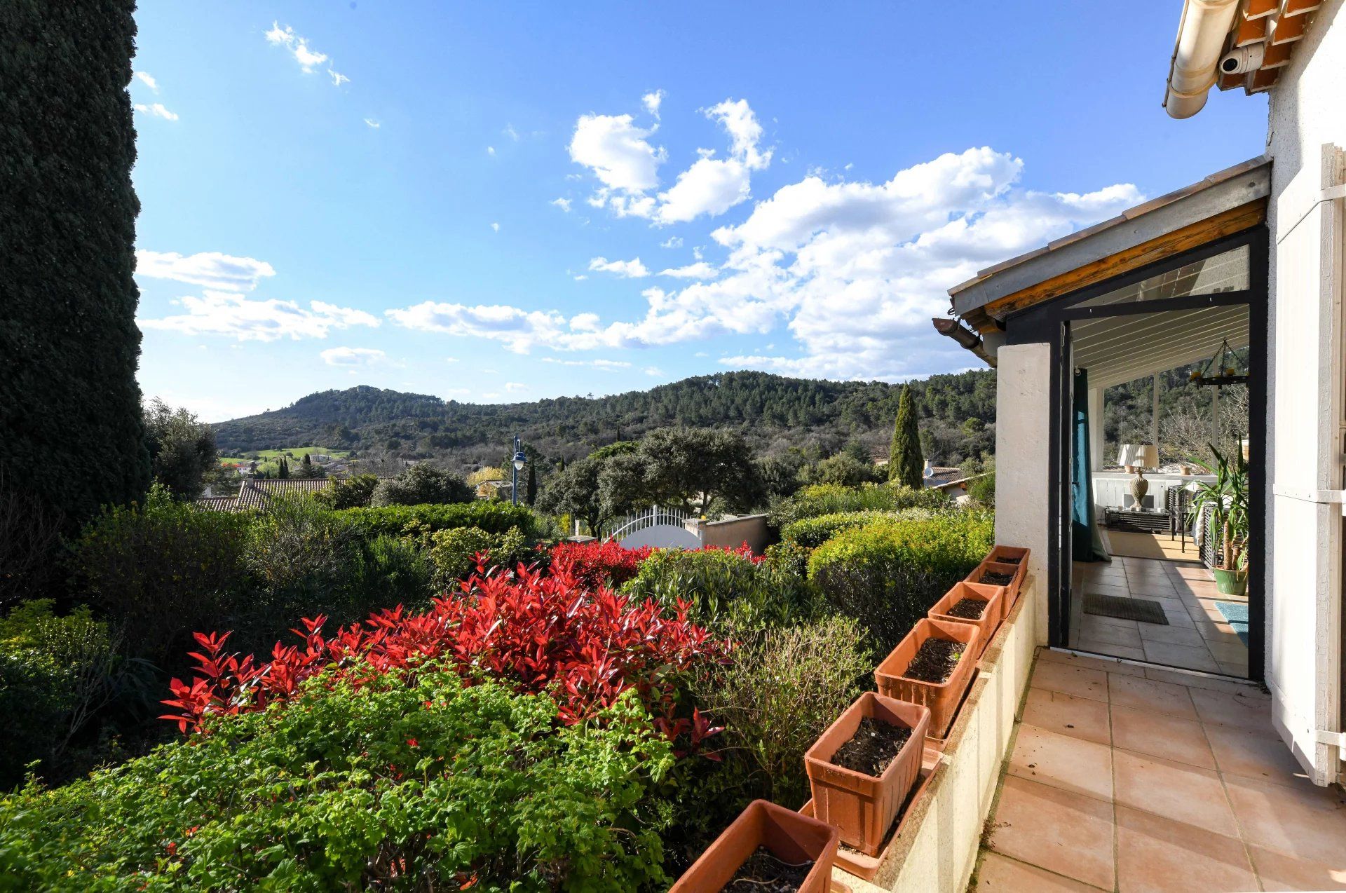 Charmante maison péridionale de 164 m² avec surpebe jardin et piscine