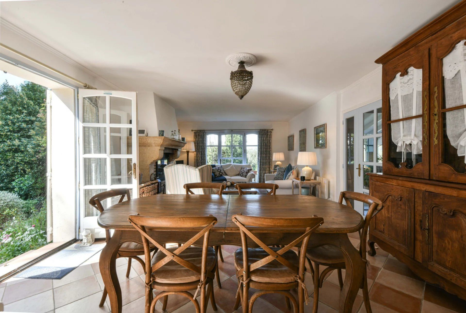 Charmante maison péridionale de 164 m² avec surpebe jardin et piscine