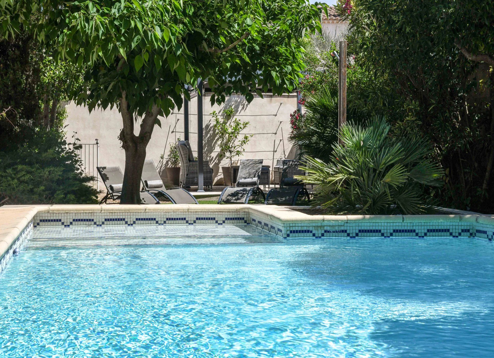 Charmante maison péridionale de 164 m² avec surpebe jardin et piscine