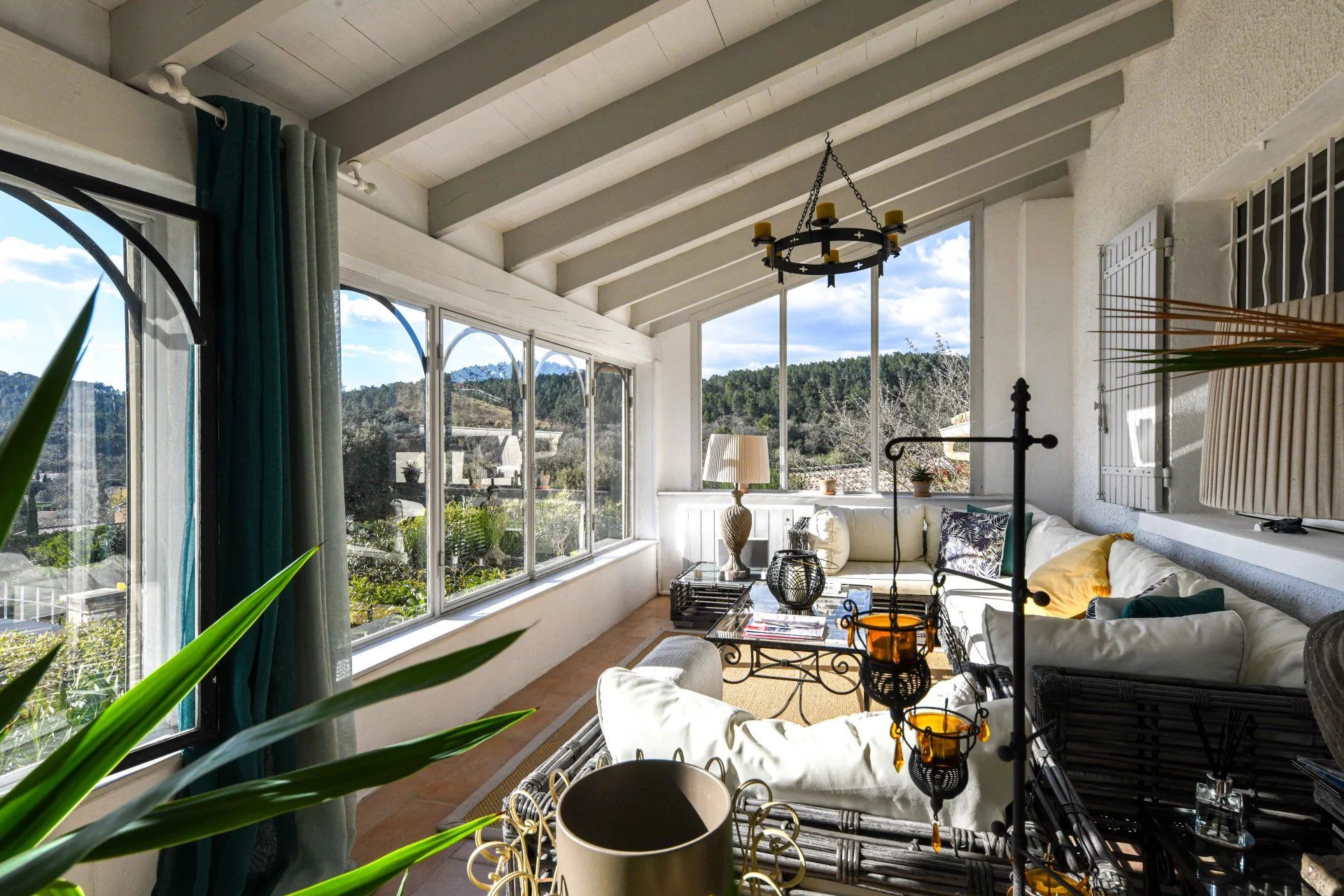 Charmante maison péridionale de 164 m² avec surpebe jardin et piscine