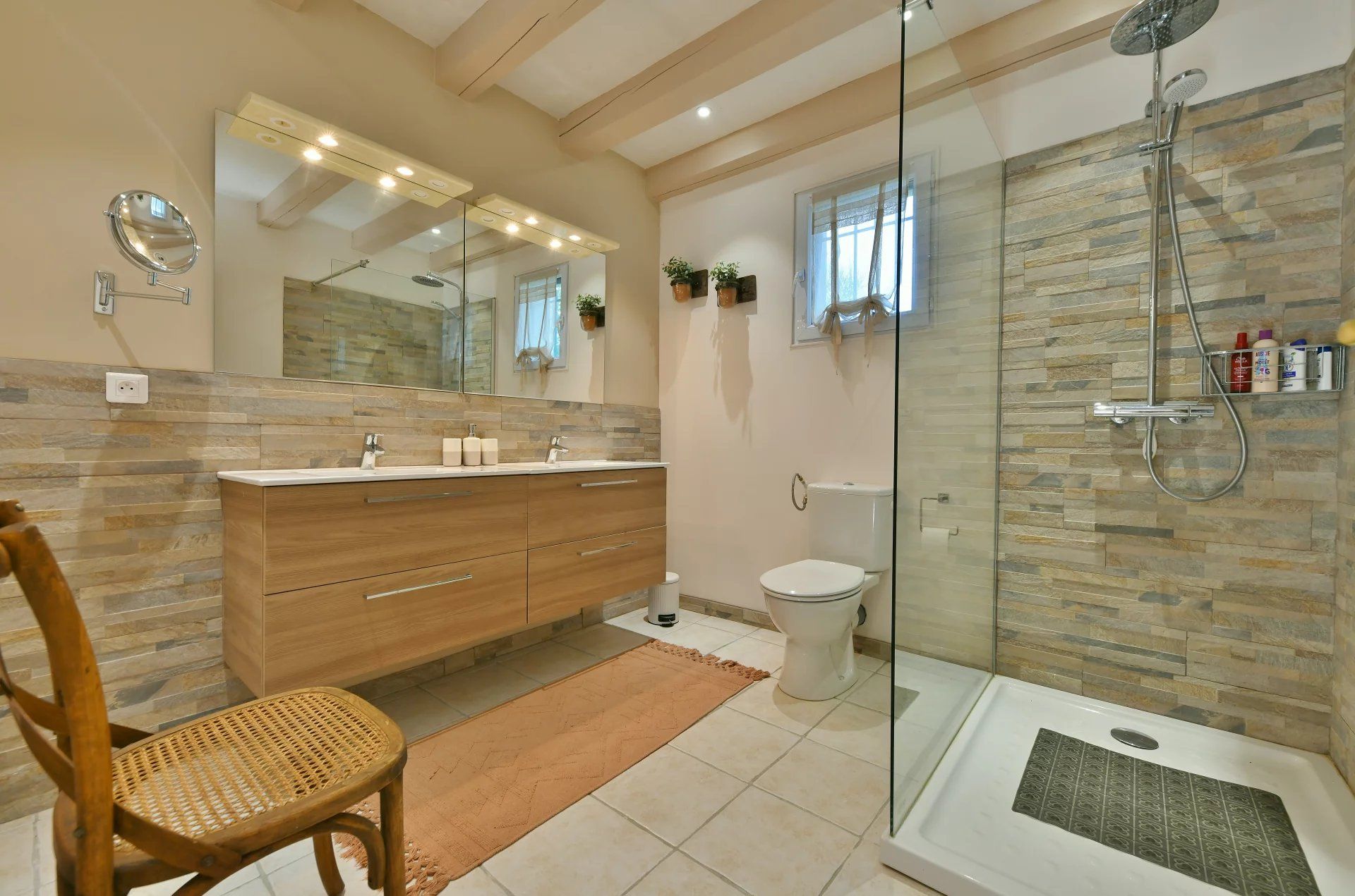 Charmante maison péridionale de 164 m² avec surpebe jardin et piscine