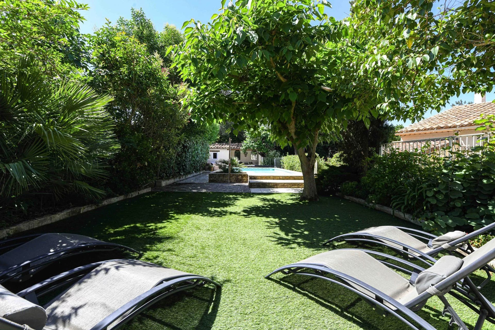 Charmante maison péridionale de 164 m² avec surpebe jardin et piscine