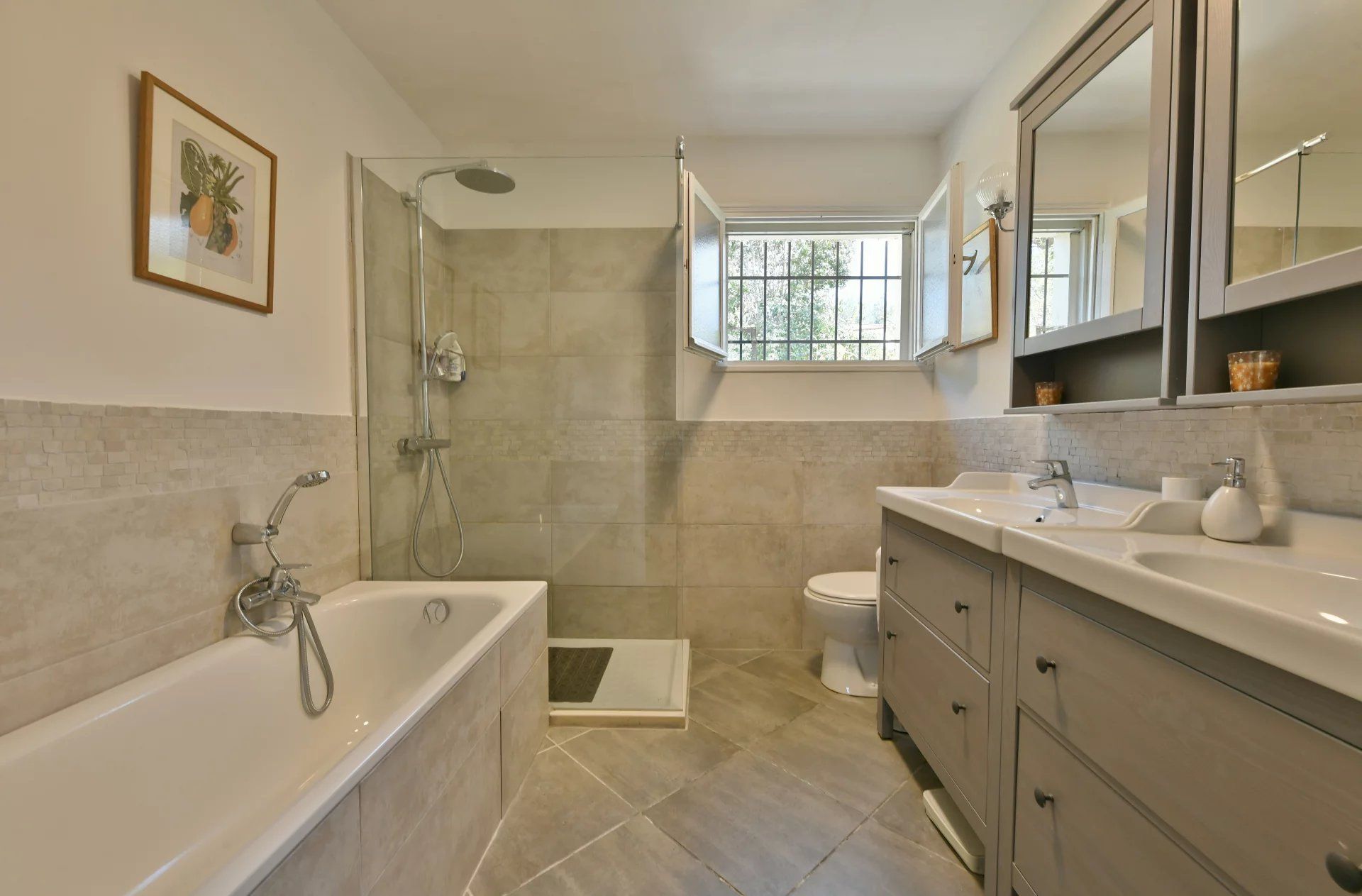 Charmante maison péridionale de 164 m² avec surpebe jardin et piscine