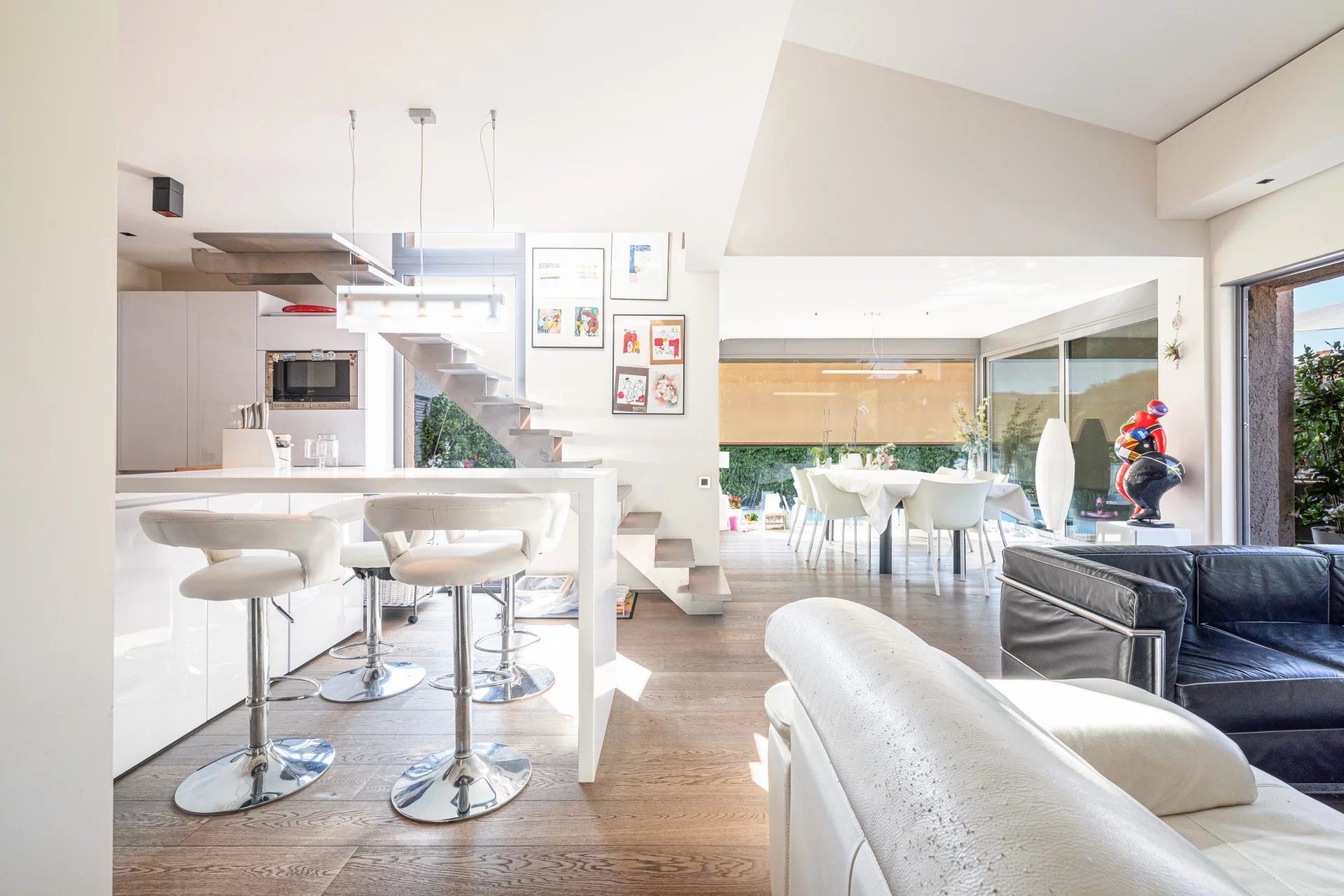 SAINT JEAN CAP FERRAT- modern Apartment/villa, garden, pool, quite area, parking