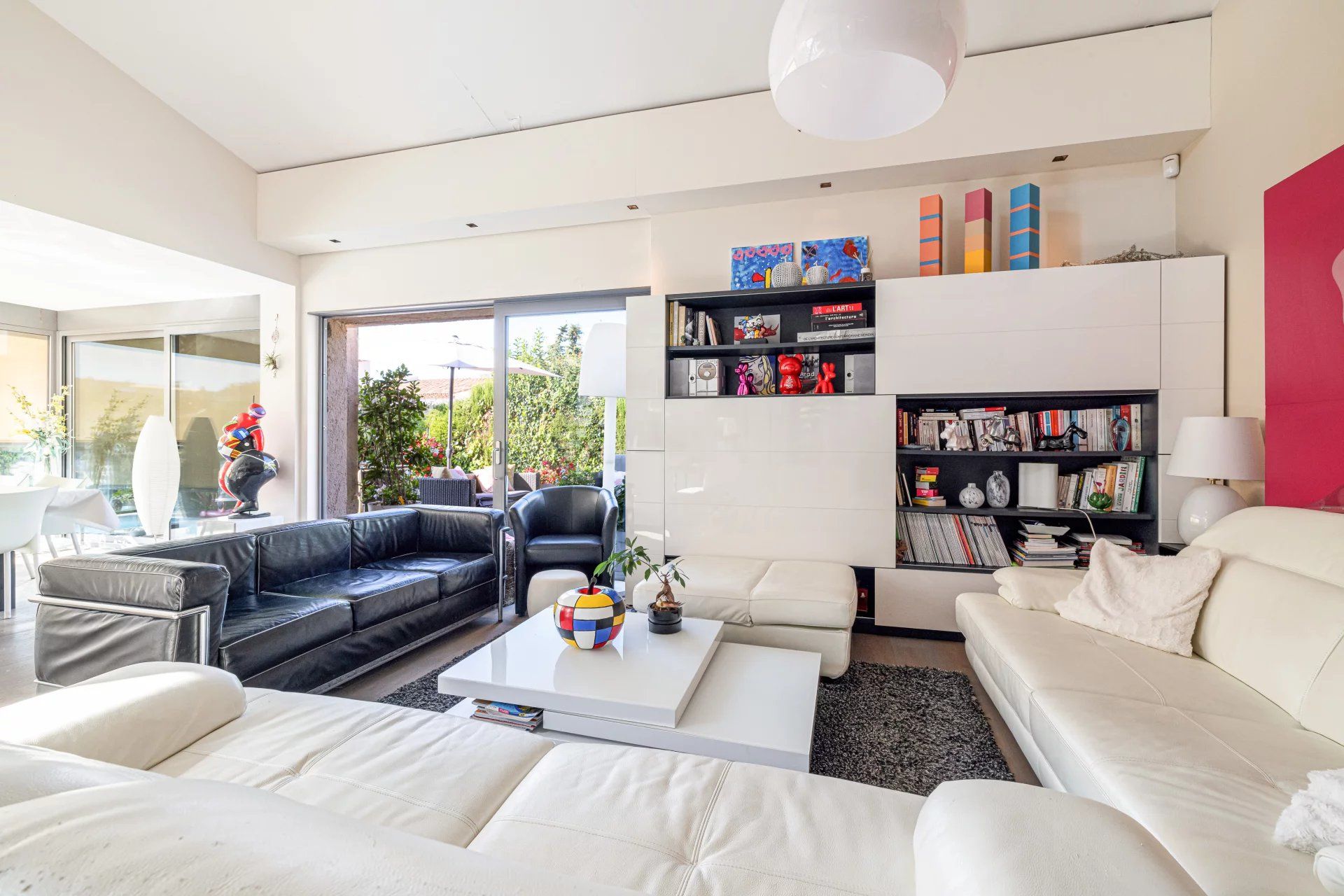 SAINT JEAN CAP FERRAT- modern Apartment/villa, garden, pool, quite area, parking
