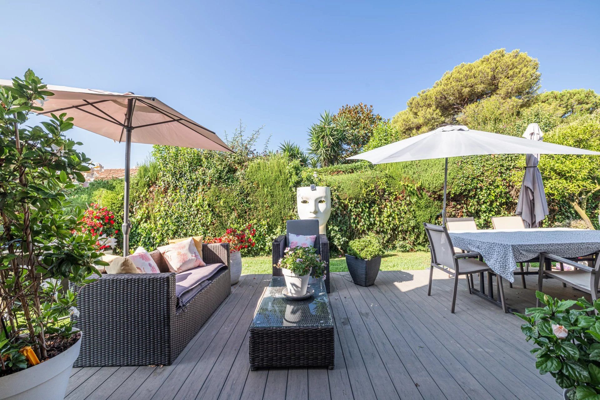 SAINT JEAN CAP FERRAT- modern Apartment/villa, garden, pool, quite area, parking
