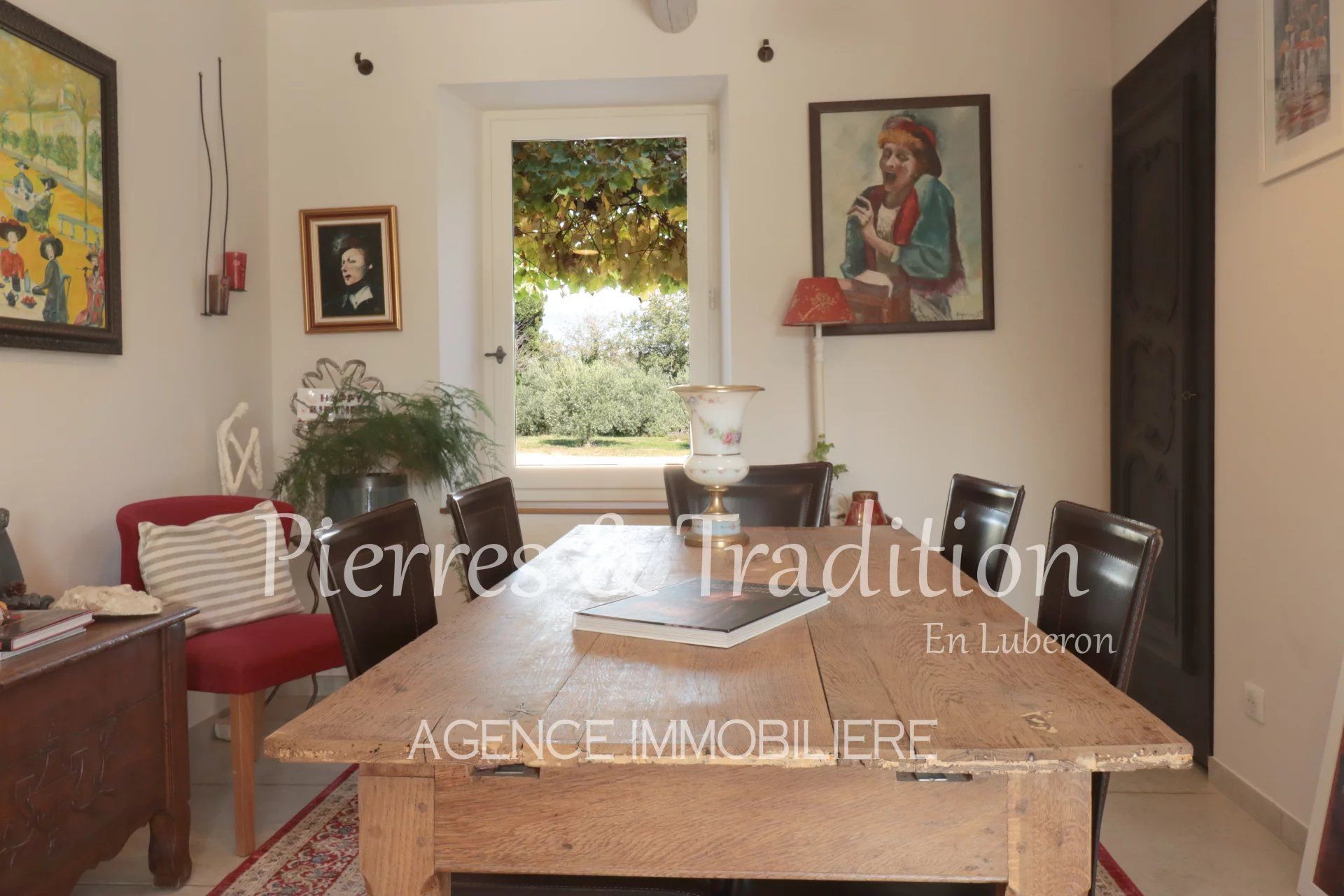 Propriété rénovée au coeur du Luberon avec piscine, cabanons et vignes