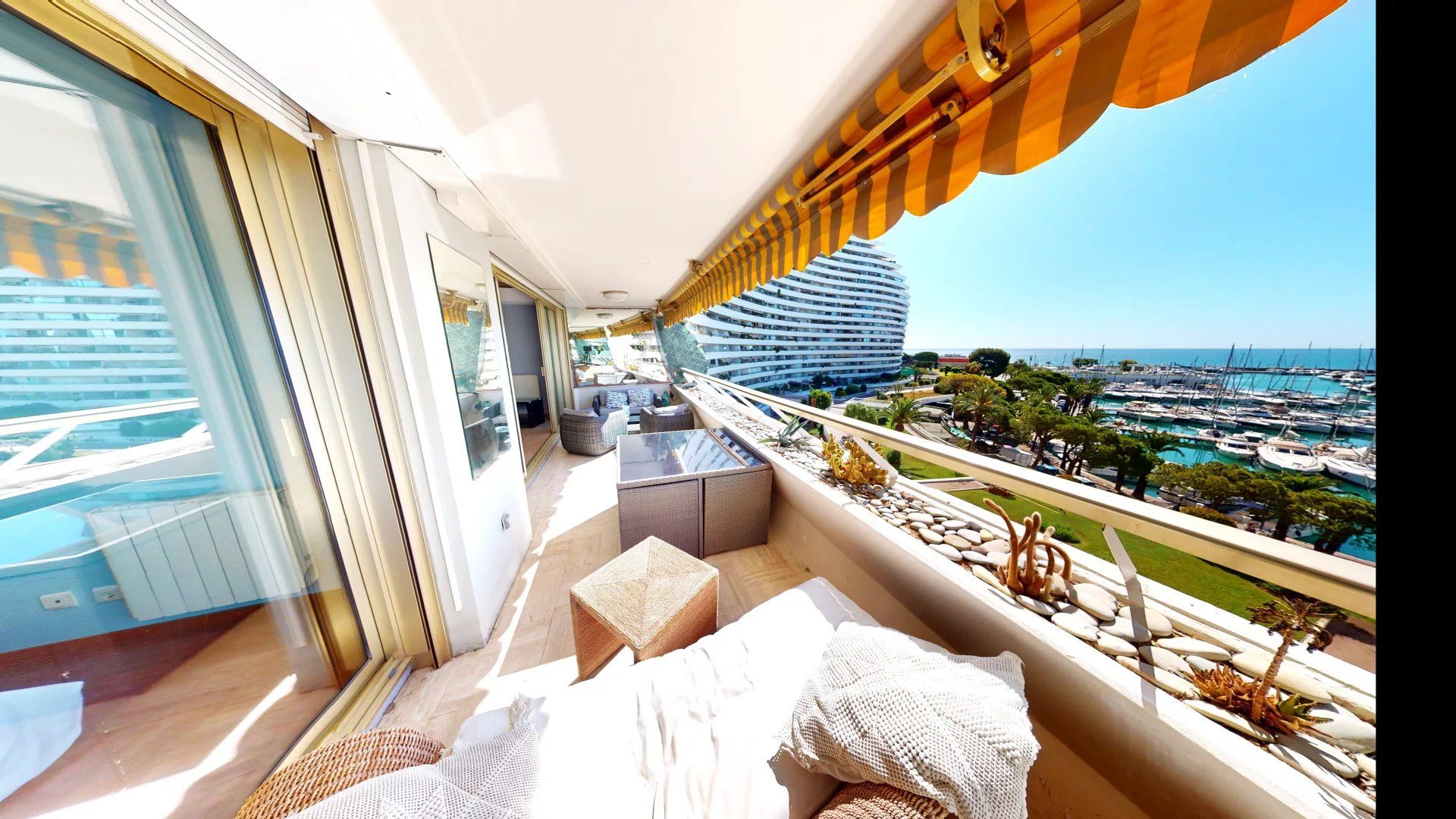 APPARTEMENT 3 PIECES de 68 m² à MARINA BAIE DES ANGES