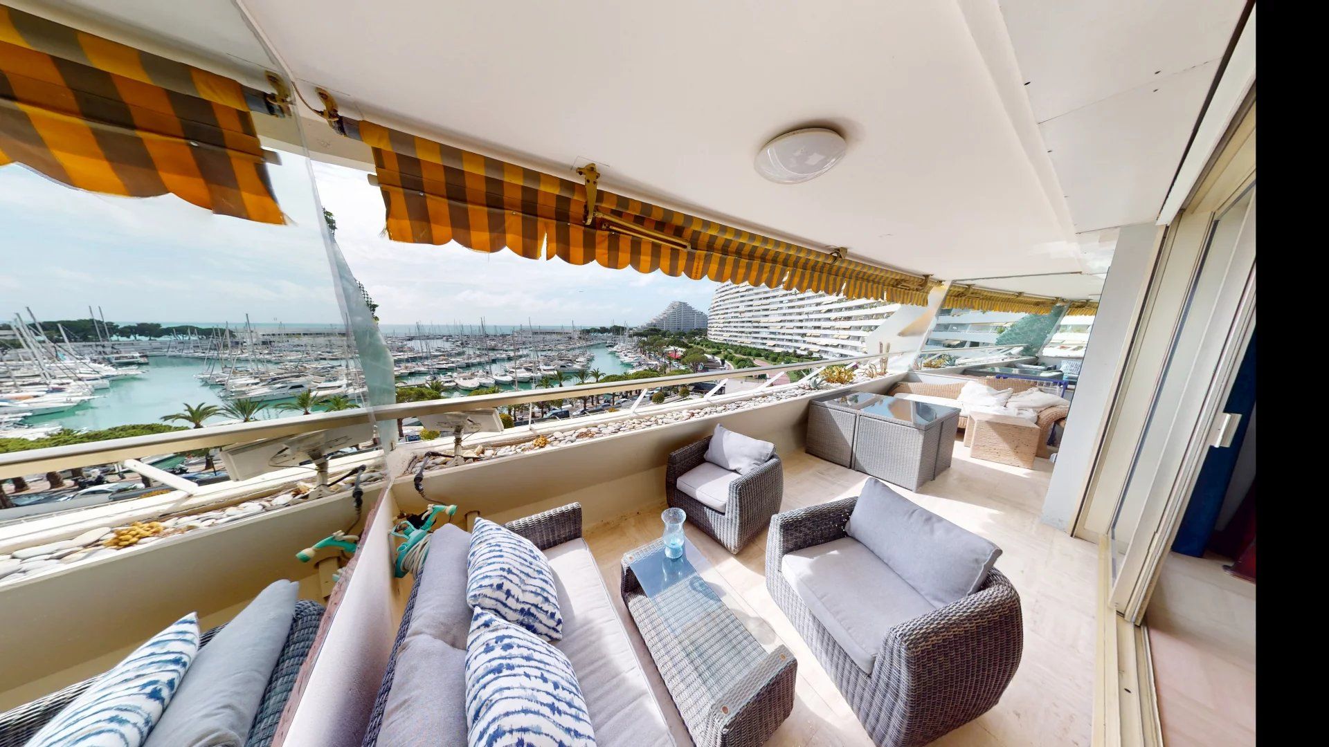 APPARTEMENT 3 PIECES de 68 m² à MARINA BAIE DES ANGES