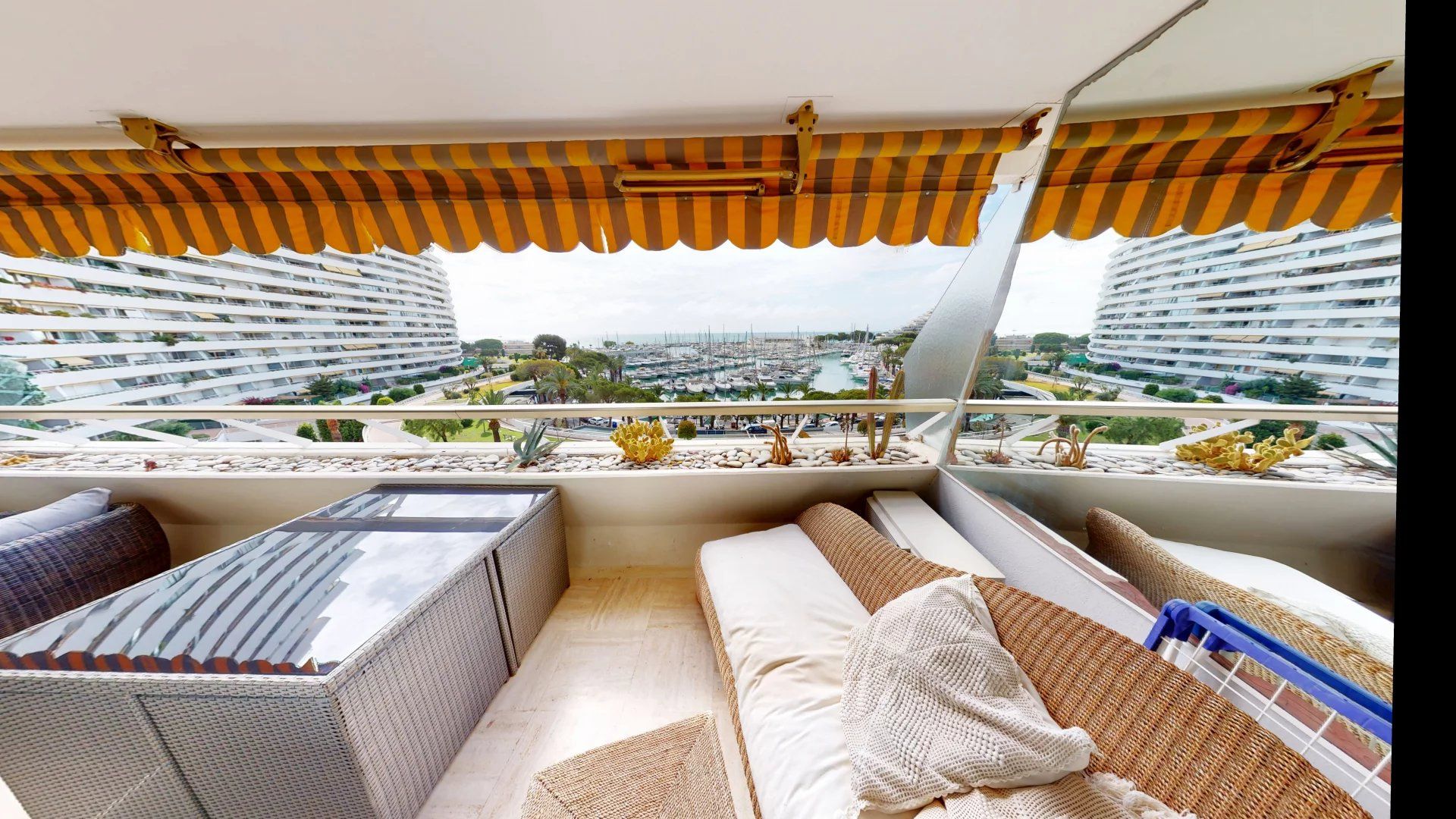 APPARTEMENT 3 PIECES de 68 m² à MARINA BAIE DES ANGES