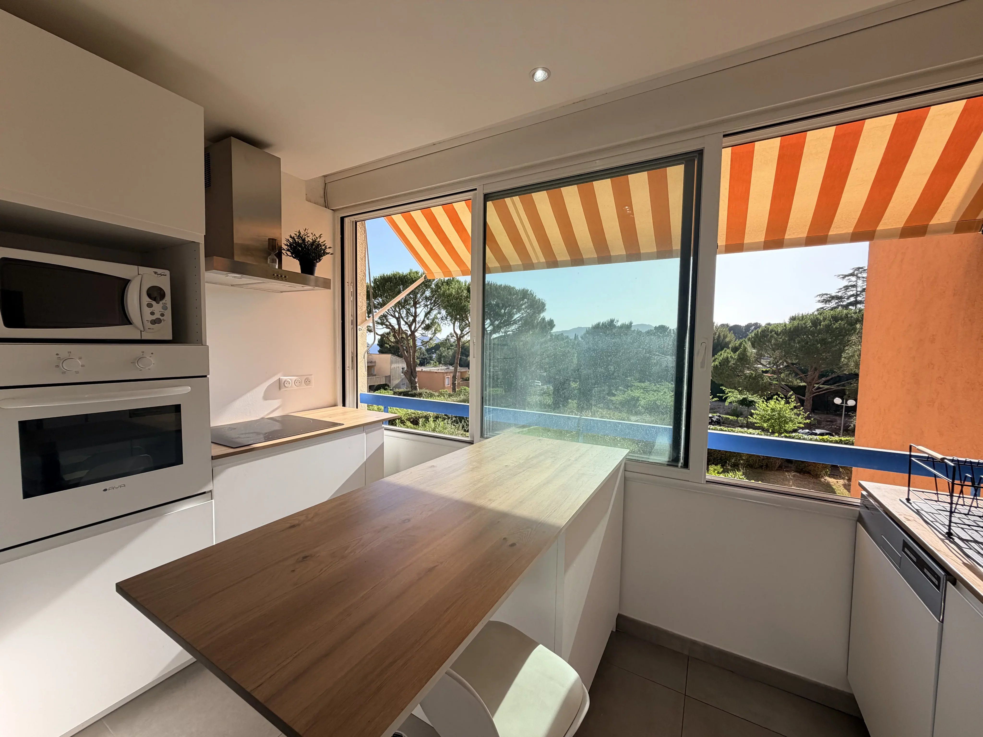 Location studio meublé avec vue mer , La Ciotat