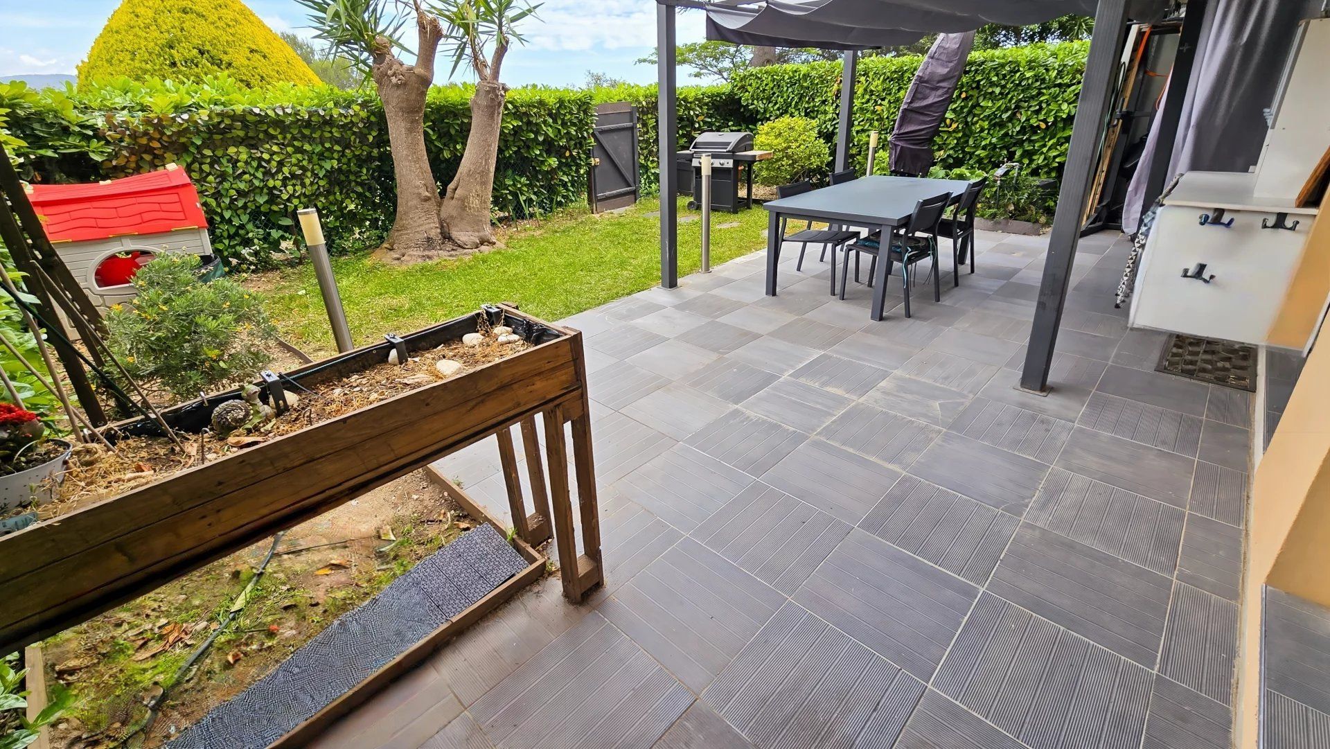 NICE OUEST / SAINT ANTOINE DE LA GINESTIERE - Appartement meublé 2/3 pièces avec jardin - 1750€/mois CC