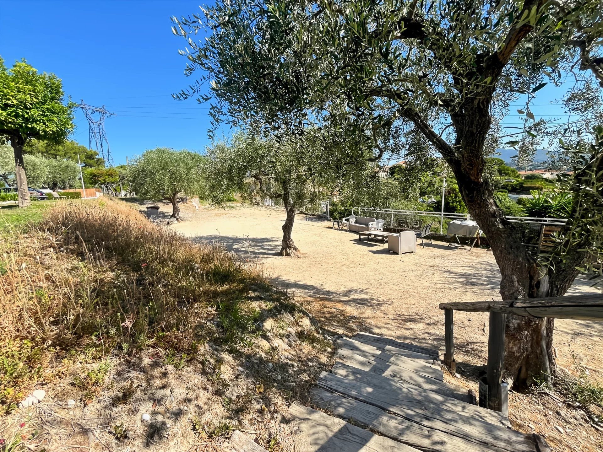NICE OUEST / SAINT ANTOINE DE LA GINESTIERE - Appartement meublé 2/3 pièces avec jardin - 1750€/mois CC