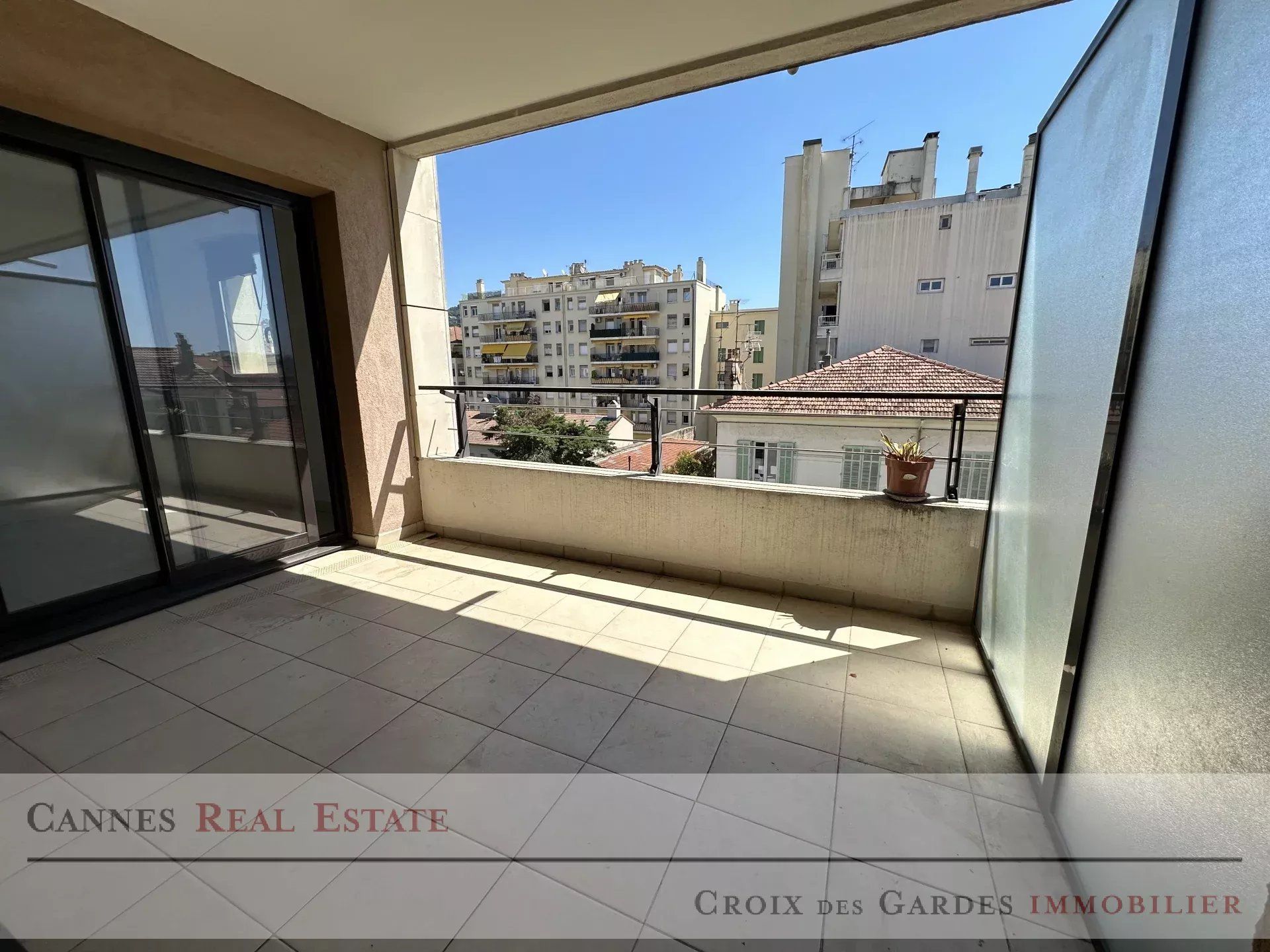 Cannes 2 P + Piscine + park en ssol