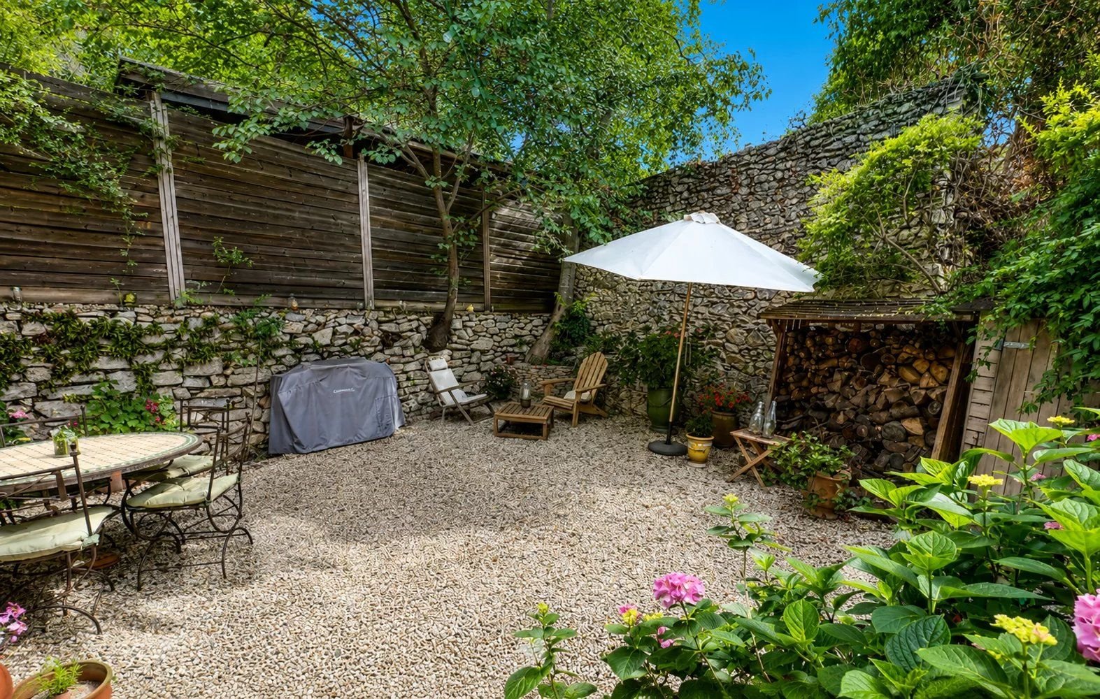 Nîmes, Jean Jaurès/Henri Revoil neighborhood, townhouse, 3 bedrooms, 110m2, garage and parking