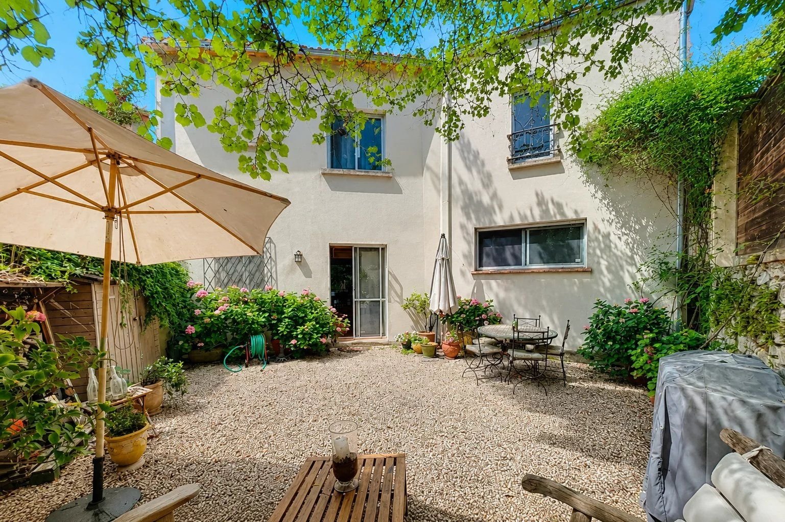 Nîmes, Jean Jaurès/Henri Revoil neighborhood, townhouse, 3 bedrooms, 110m2, garage and parking
