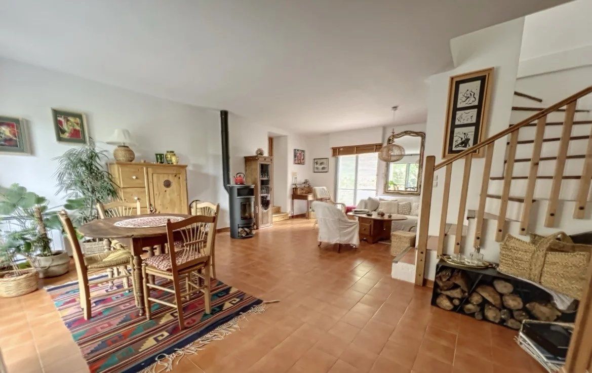 Nîmes, Jean Jaurès/Henri Revoil neighborhood, townhouse, 3 bedrooms, 110m2, garage and parking