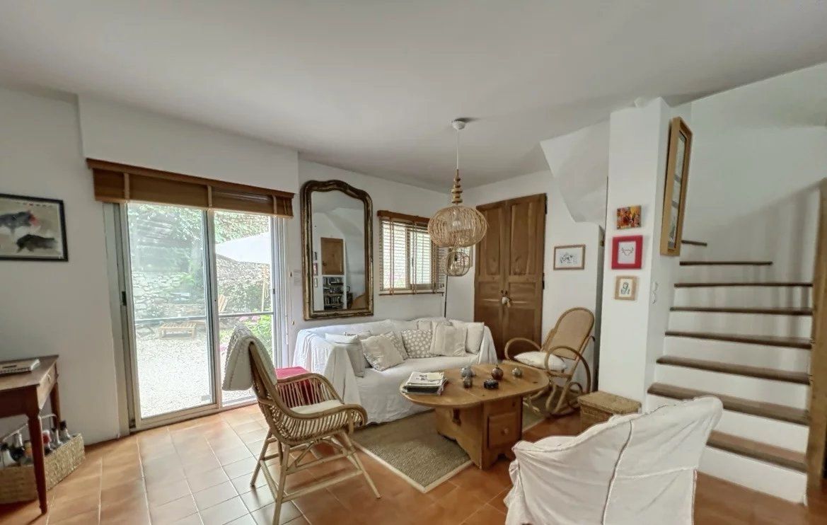Nîmes, Jean Jaurès/Henri Revoil neighborhood, townhouse, 3 bedrooms, 110m2, garage and parking