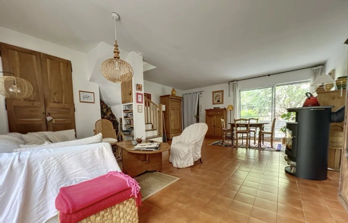 Nîmes, Jean Jaurès/Henri Revoil neighborhood, townhouse, 3 bedrooms, 110m2, garage and parking