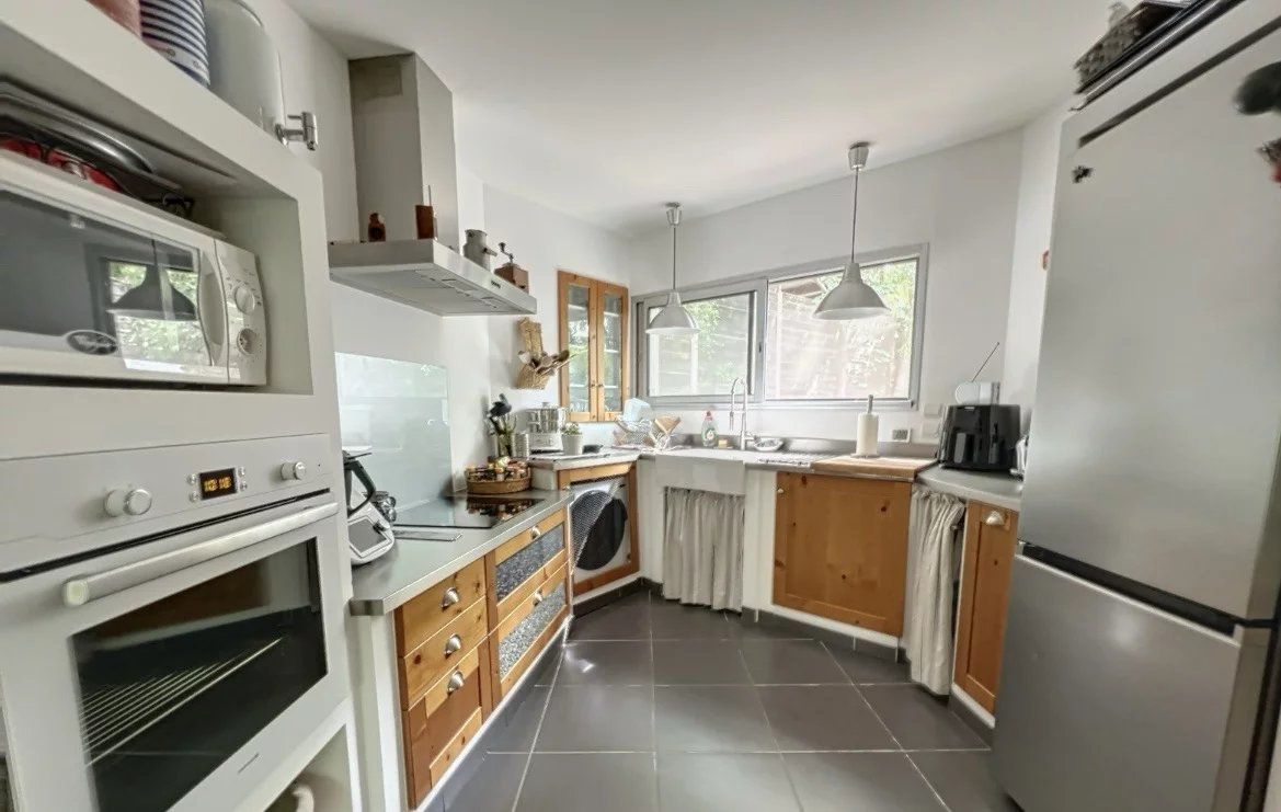Nîmes, Jean Jaurès/Henri Revoil neighborhood, townhouse, 3 bedrooms, 110m2, garage and parking