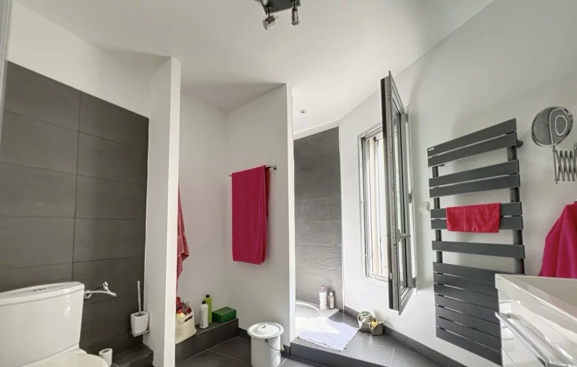 Nîmes, Jean Jaurès/Henri Revoil neighborhood, townhouse, 3 bedrooms, 110m2, garage and parking
