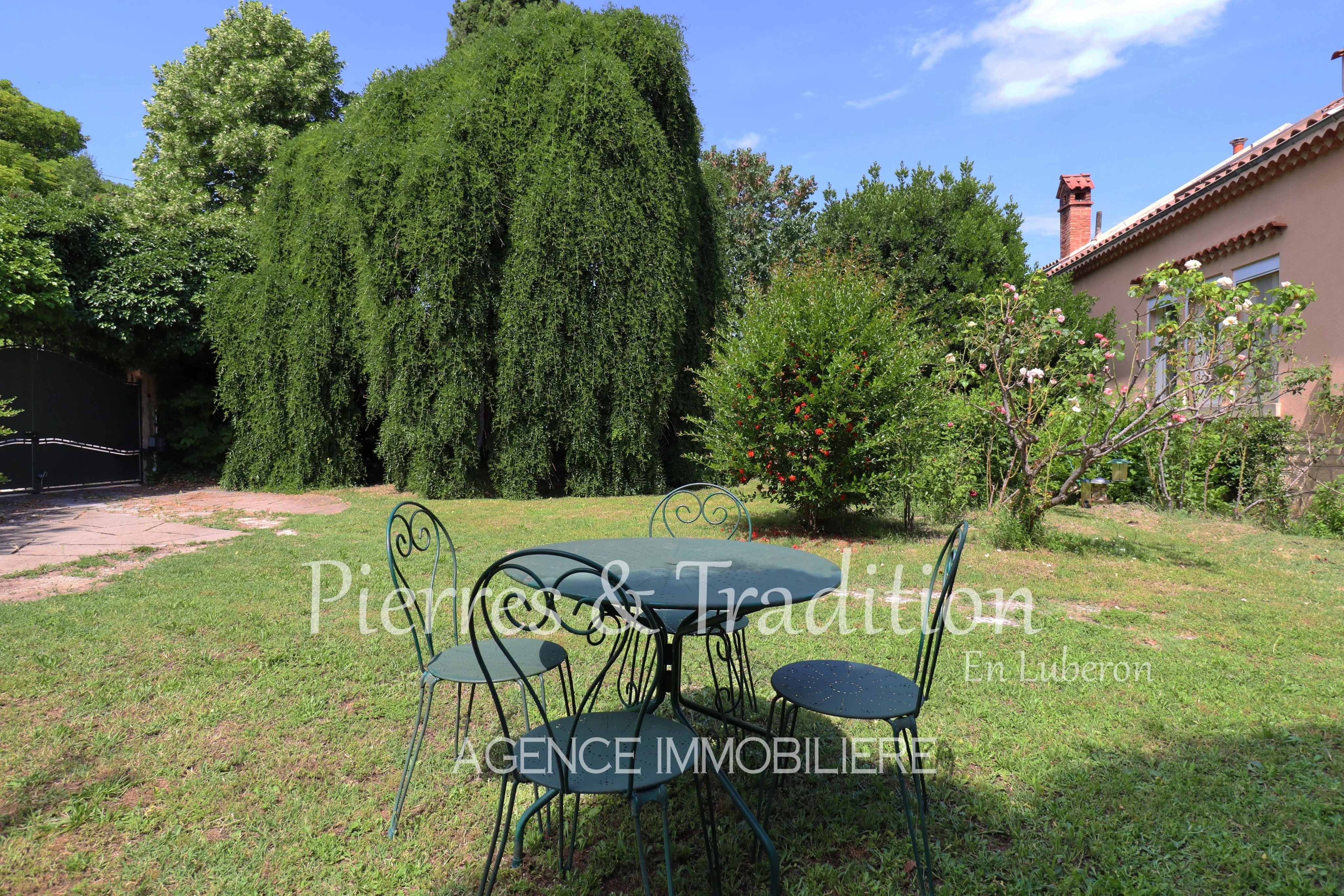 Exclusivité !  Magnifique propriété Aptésienne avec jardin et vue