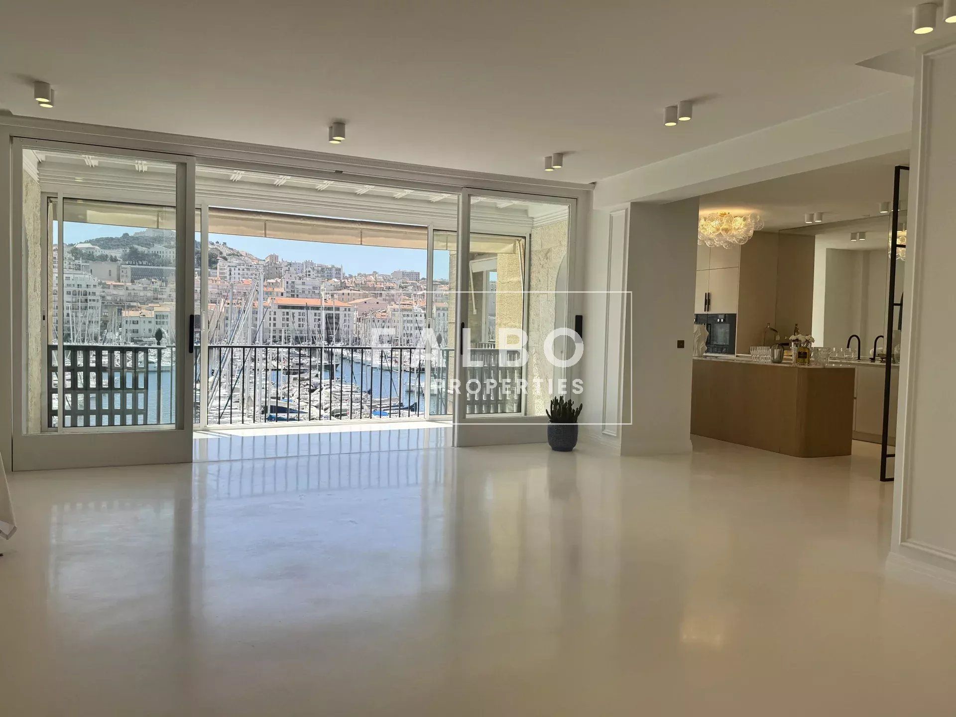 Appartement Pouillon. rénovation d'exception avec vue somptueuse sur le Vieux-Port.Marseille 2°