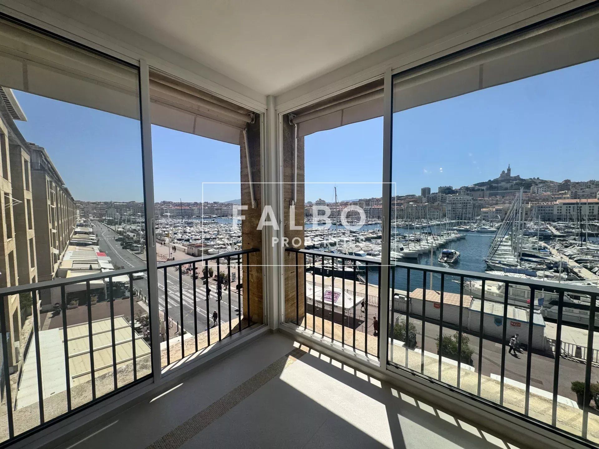Appartement Pouillon. rénovation d'exception avec vue somptueuse sur le Vieux-Port.Marseille 2°