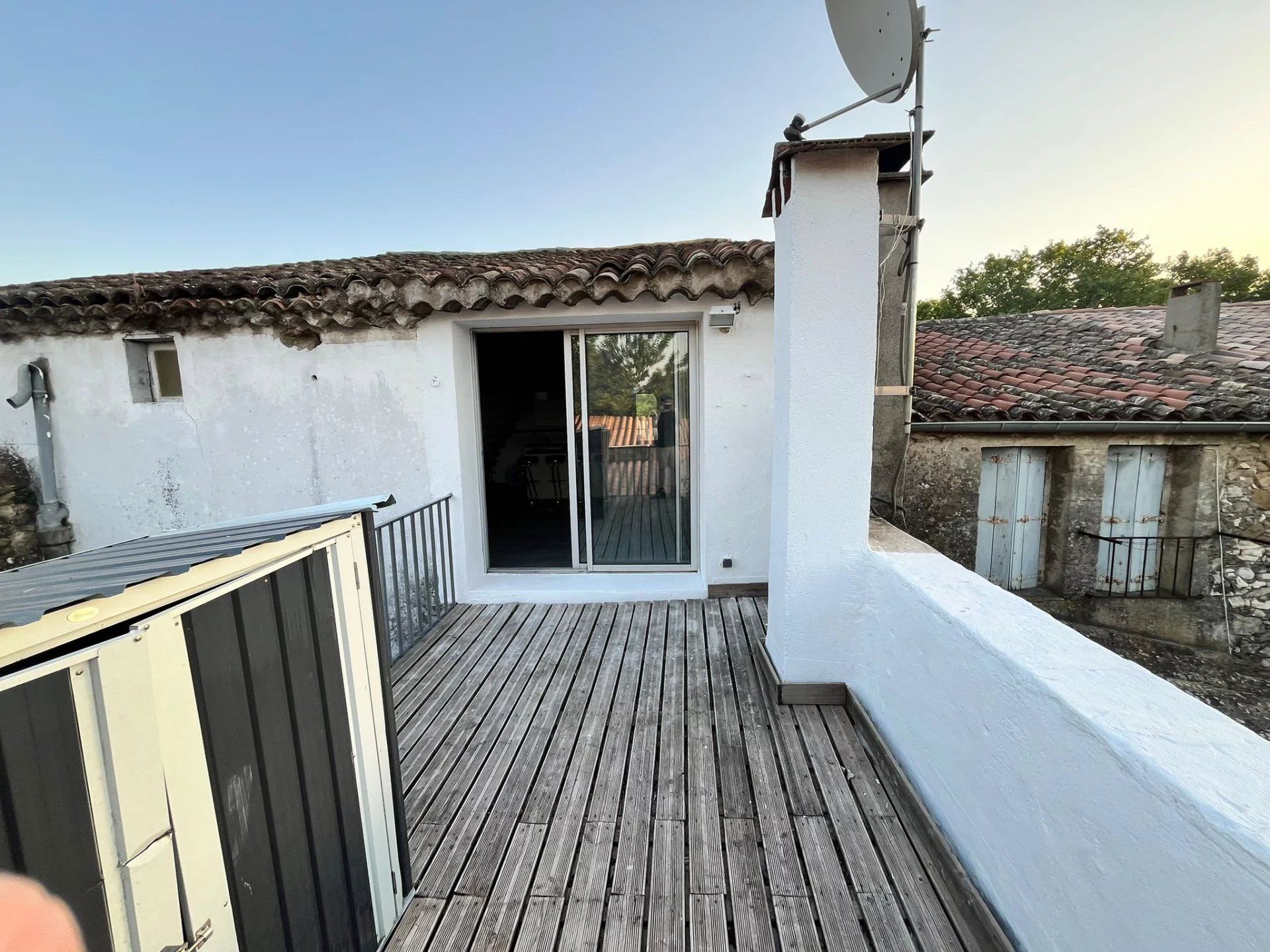 appartement avec terrasse calme, cuisine équipée.