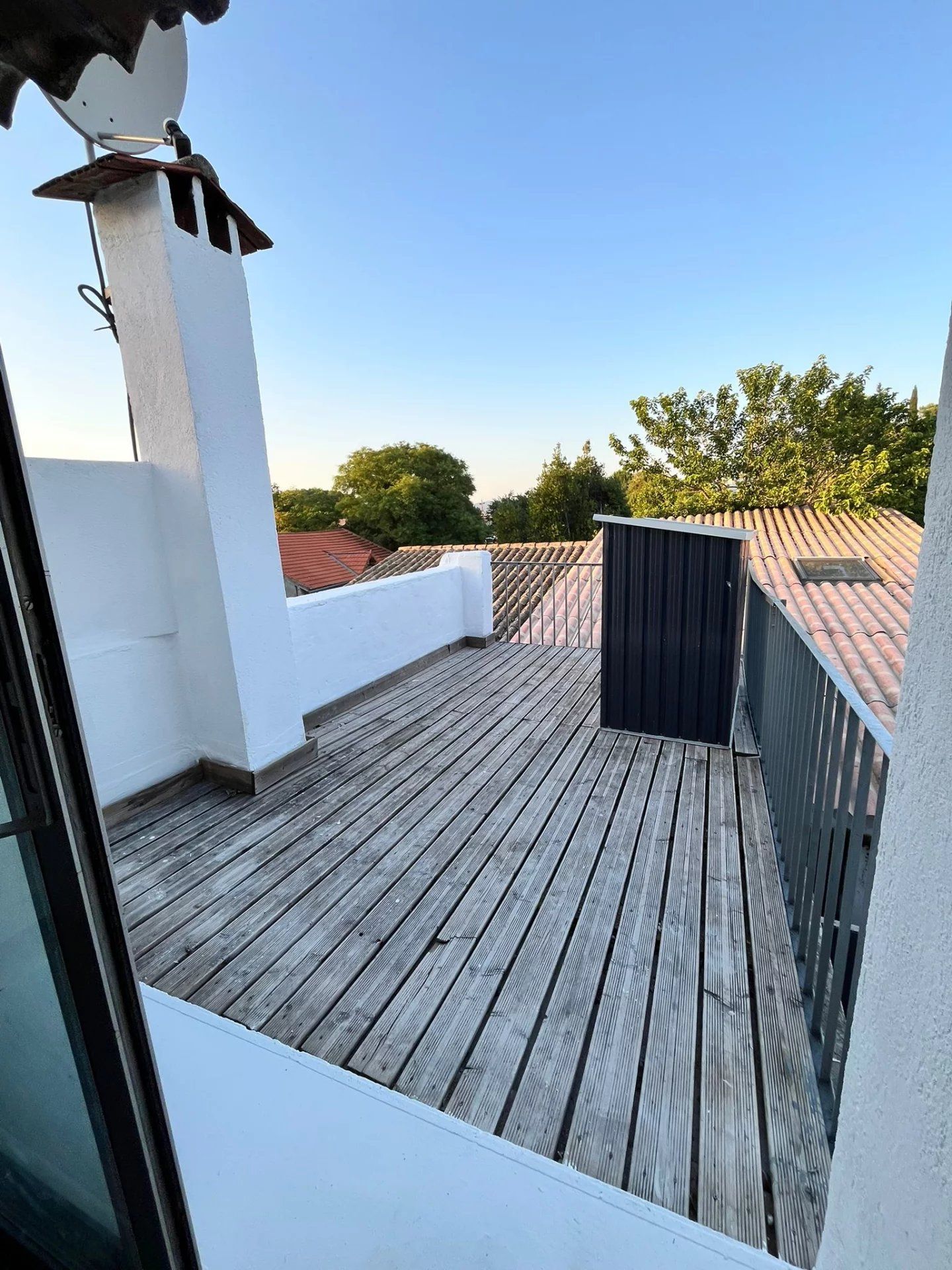 appartement avec terrasse calme, cuisine équipée.