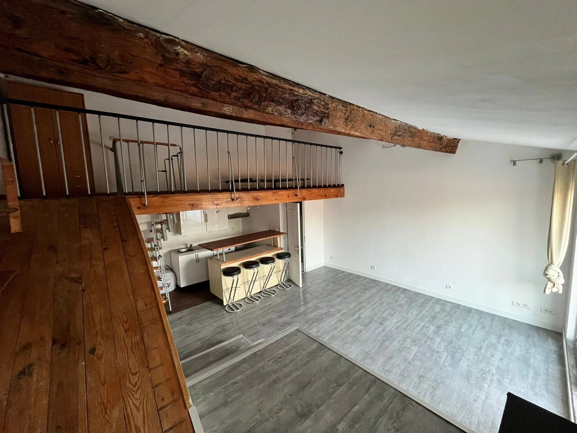appartement avec terrasse calme, cuisine équipée.
