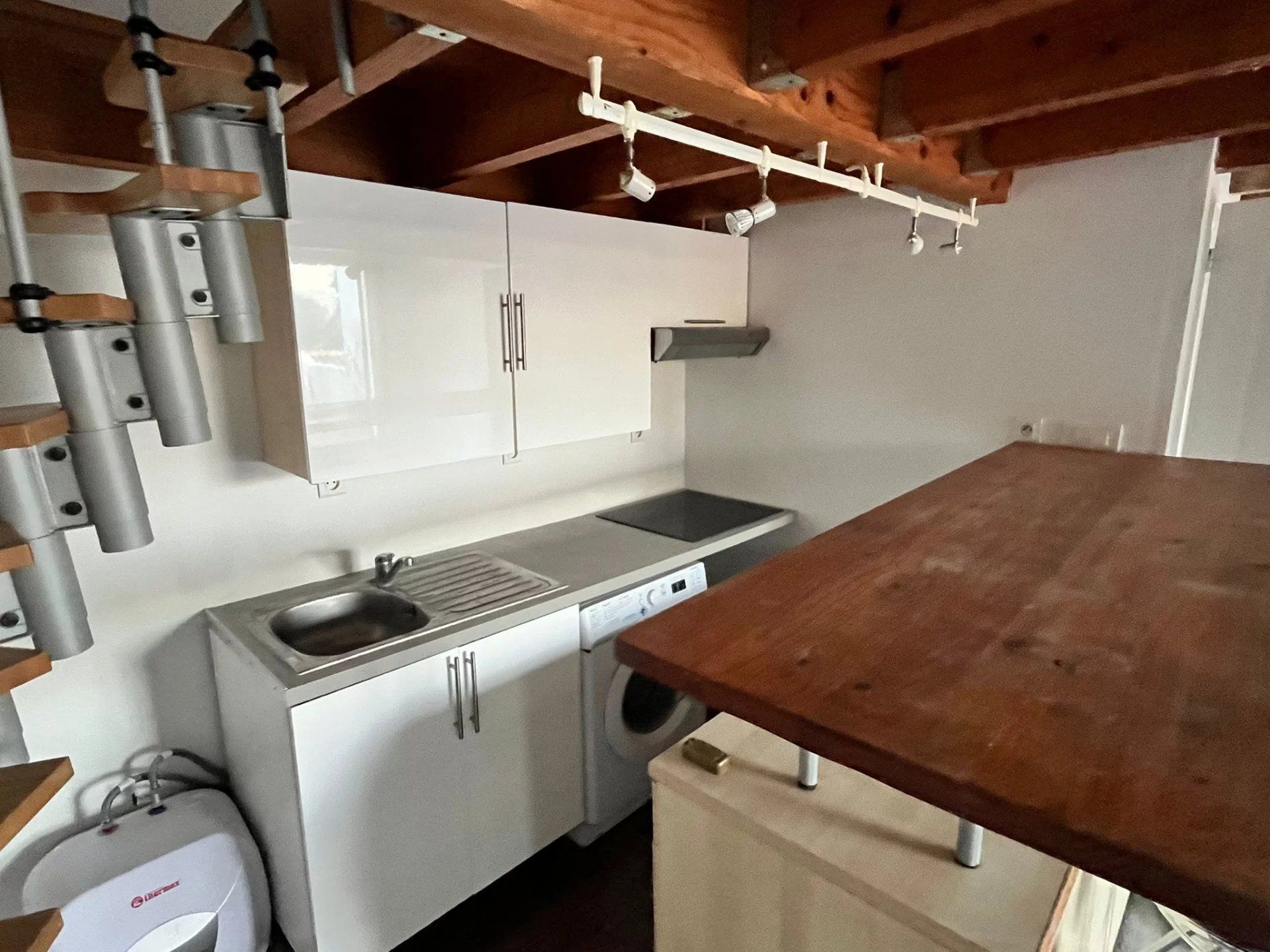 appartement avec terrasse calme, cuisine équipée.