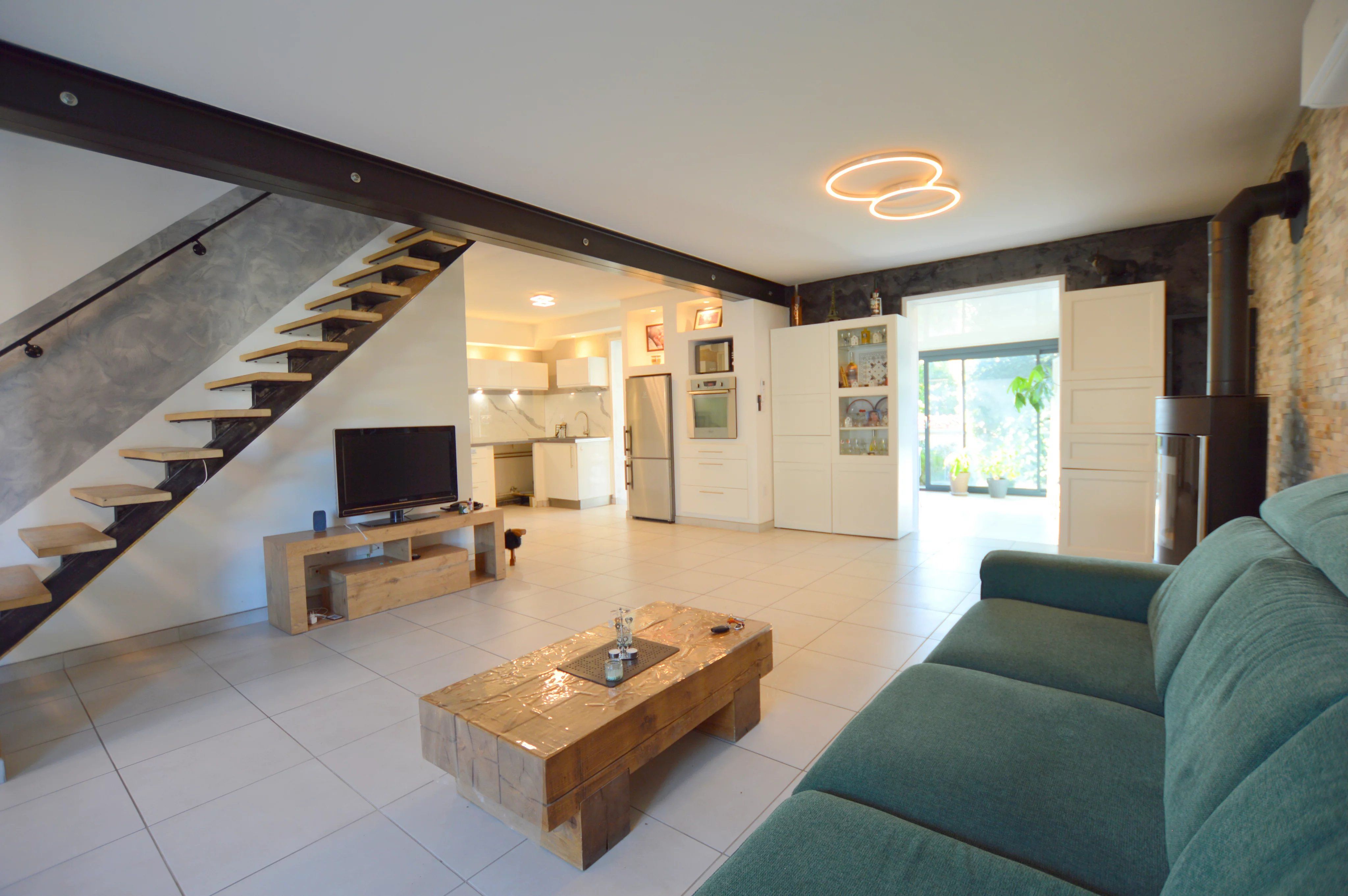4-bedroom house with 120 sqm living space, 27 sqm veranda, garage, swimming pool – Vauvert 30600, peaceful location