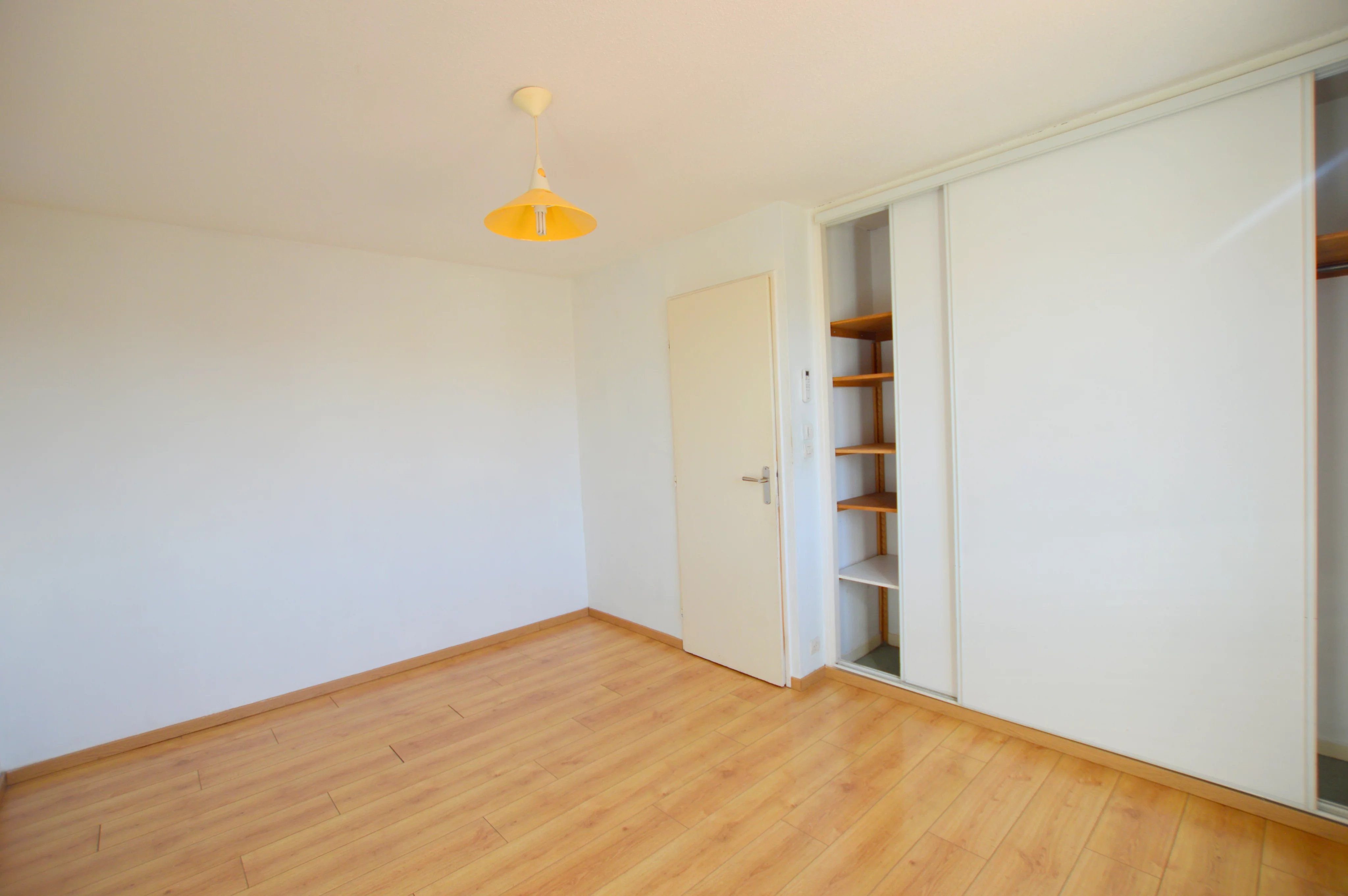 4-bedroom house with 120 sqm living space, 27 sqm veranda, garage, swimming pool – Vauvert 30600, peaceful location