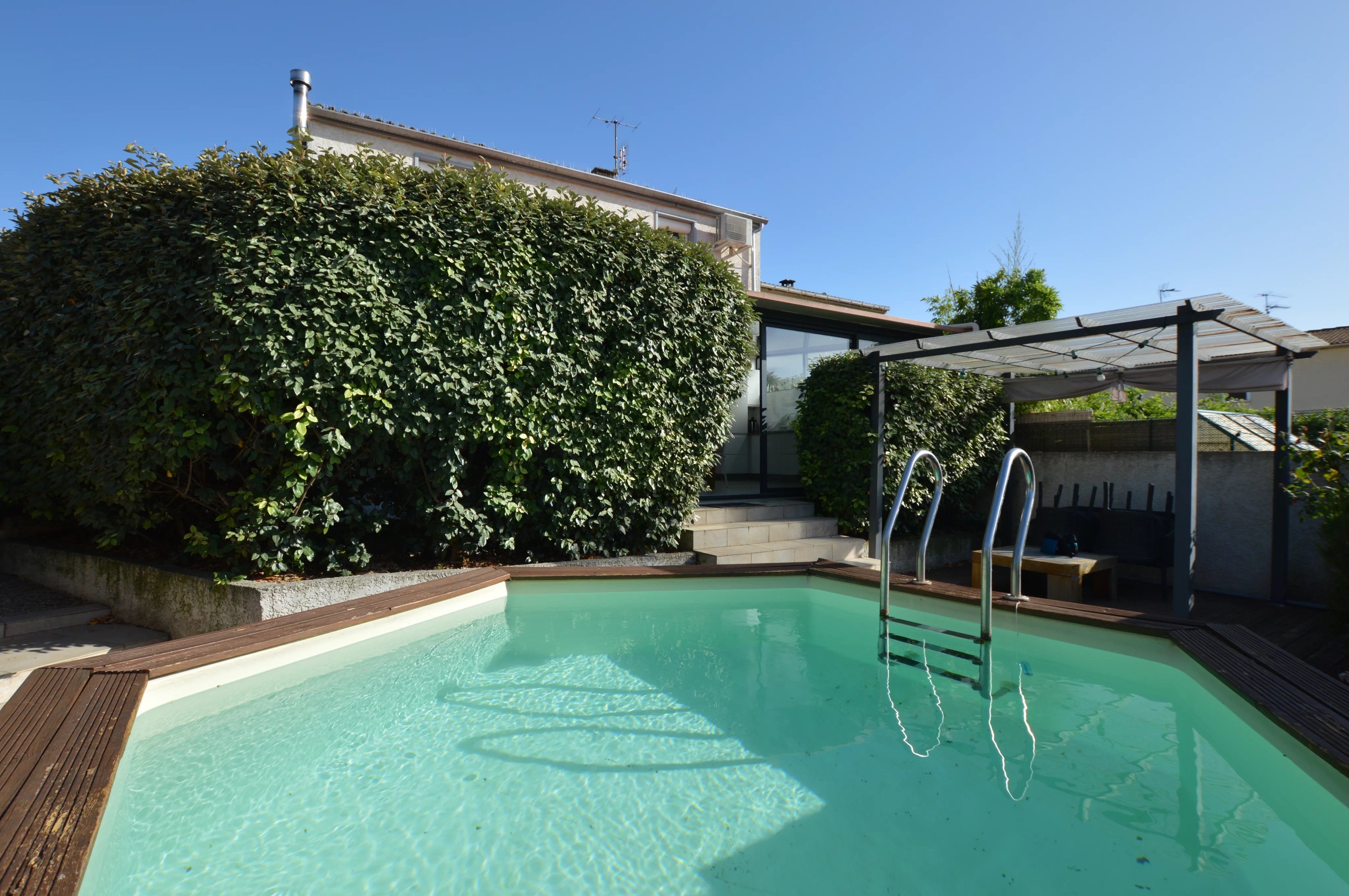 4-bedroom house with 120 sqm living space, 27 sqm veranda, garage, swimming pool – Vauvert 30600, peaceful location