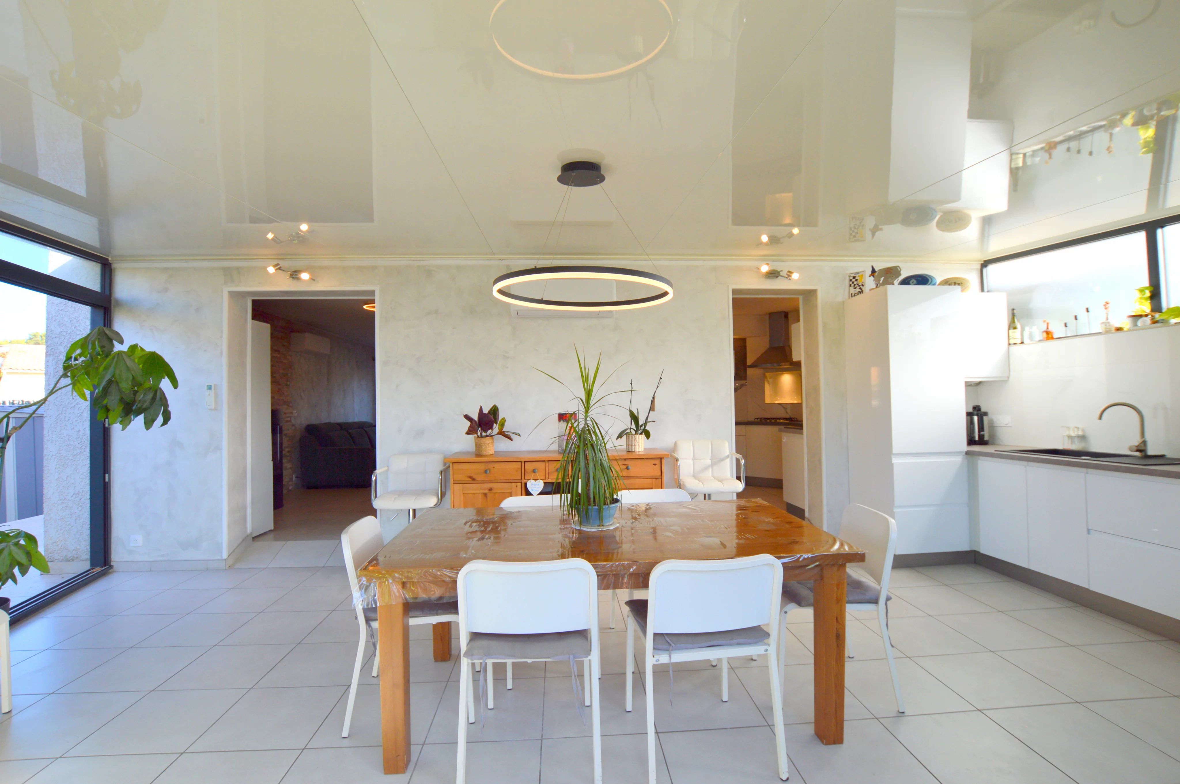 4-bedroom house with 120 sqm living space, 27 sqm veranda, garage, swimming pool – Vauvert 30600, peaceful location