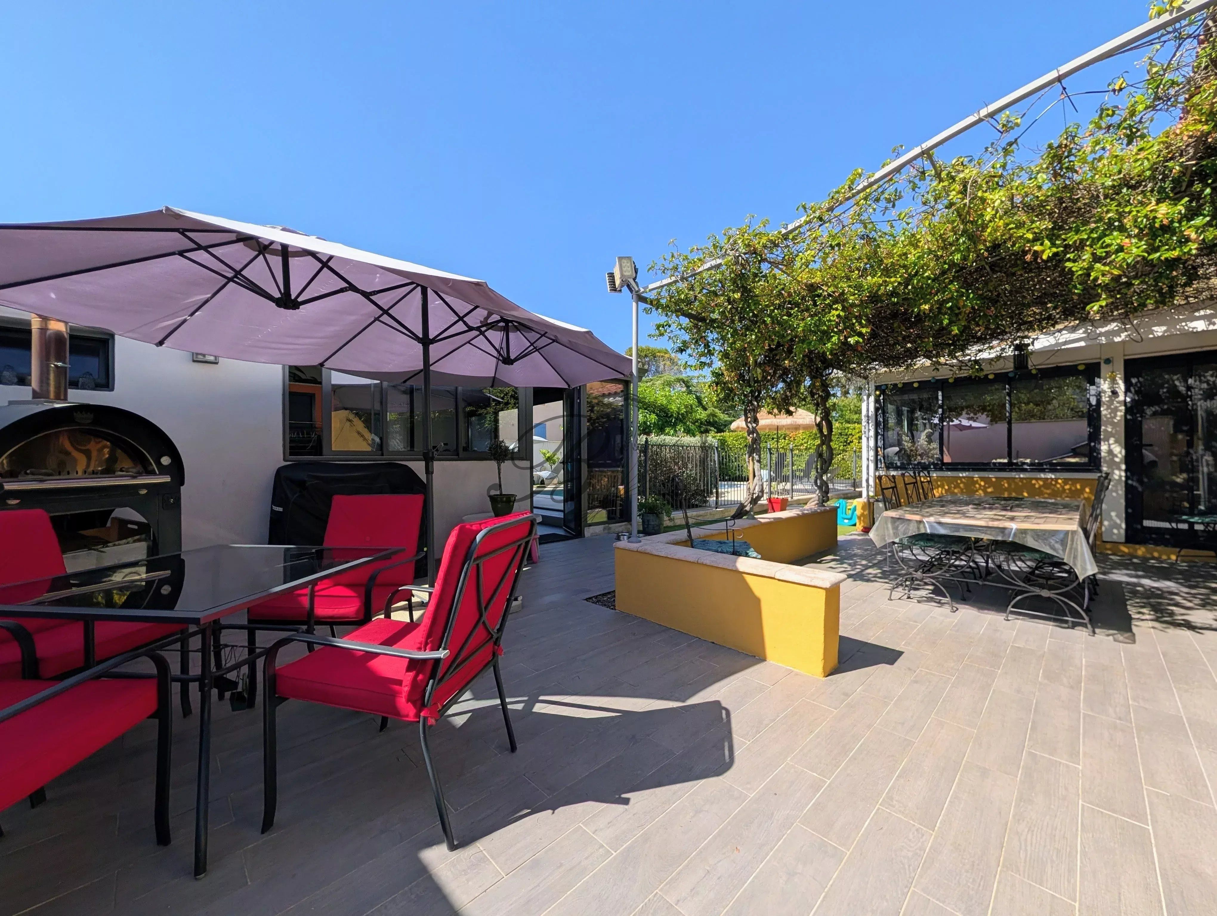 Villa contemporaine de 151 m² avec piscine, spa et prestations de qualité – Pertuis