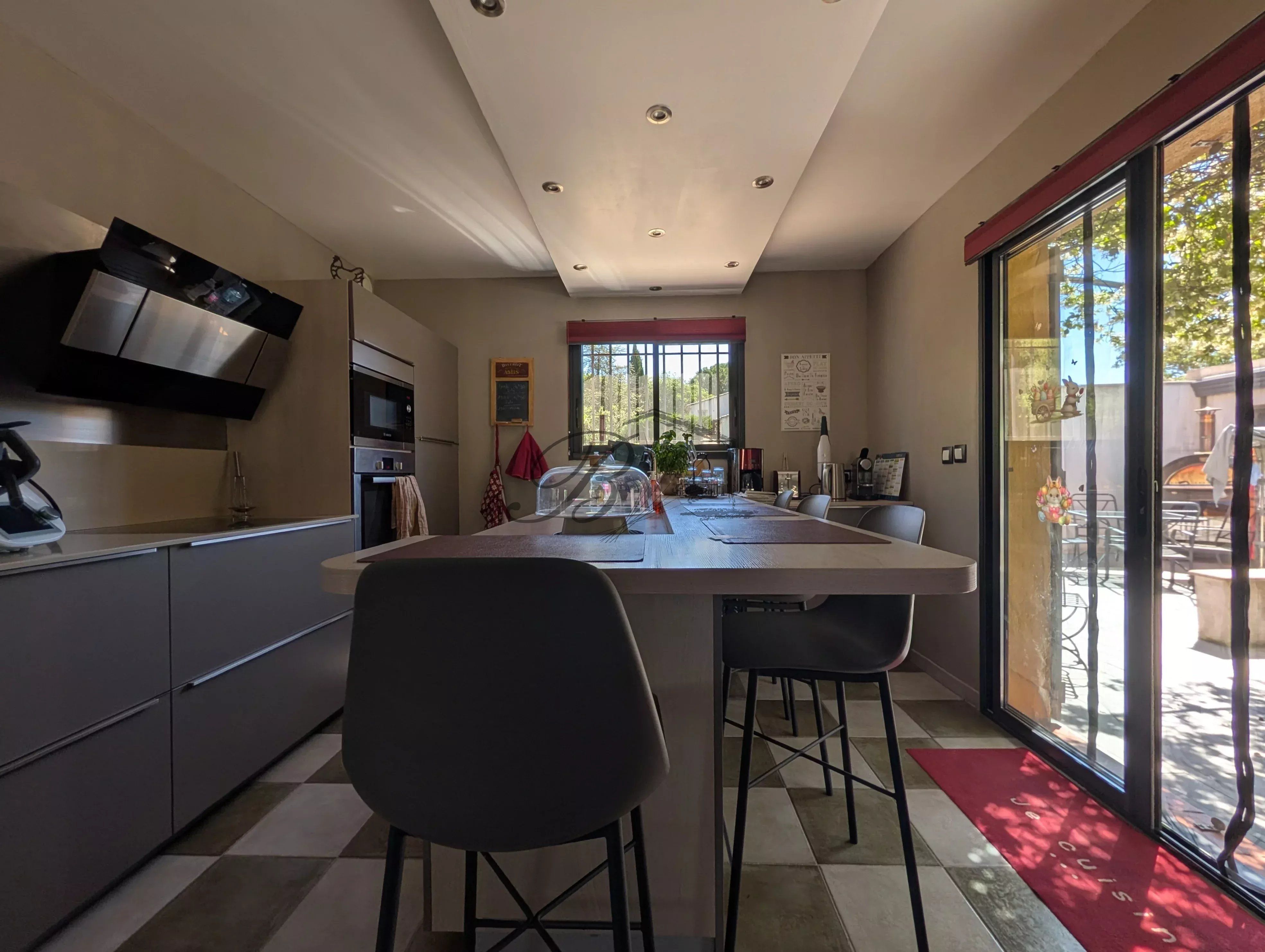 Villa contemporaine de 151 m² avec piscine, spa et prestations de qualité – Pertuis