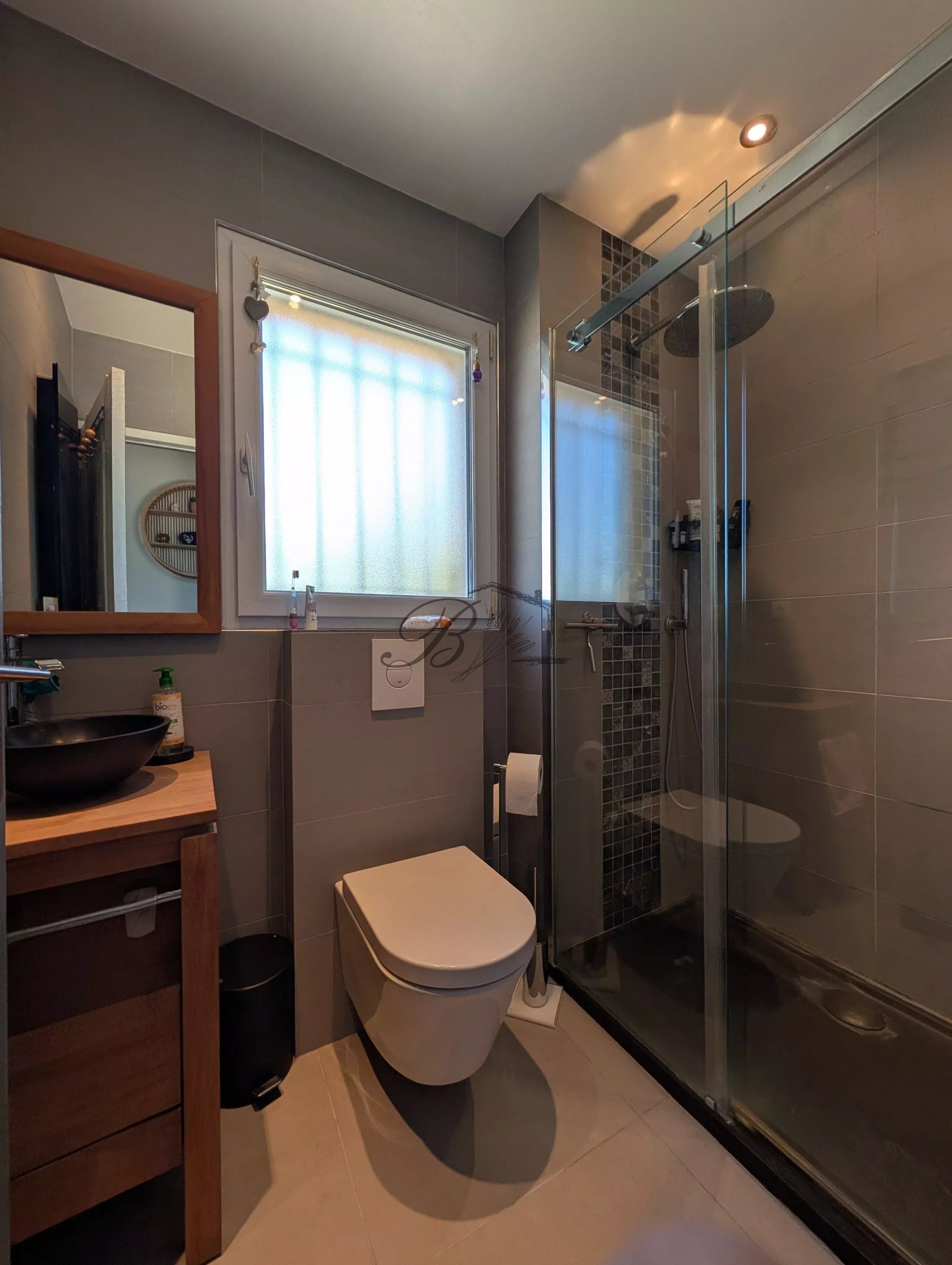 Villa contemporaine de 151 m² avec piscine, spa et prestations de qualité – Pertuis