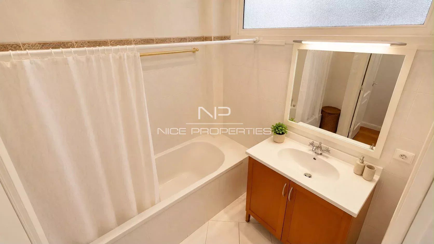 Nice, Carré d'Or, appartement de 2 pièces à deux pas de la mer