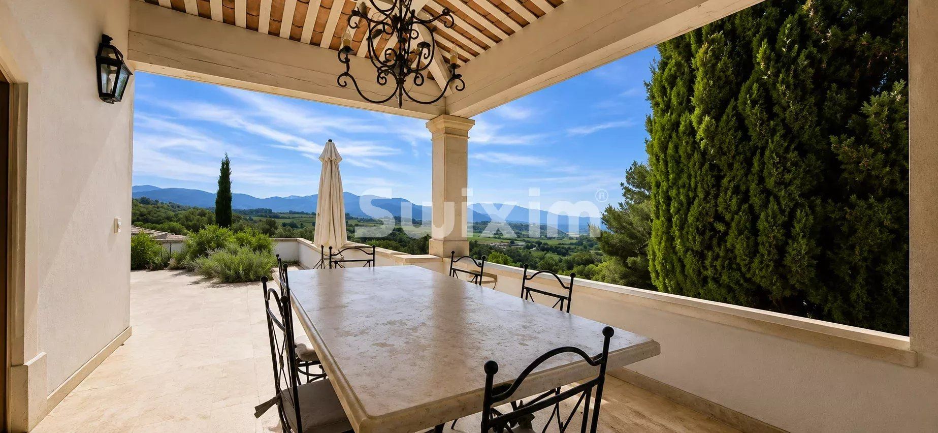 villa provencale avec une vue magnifique