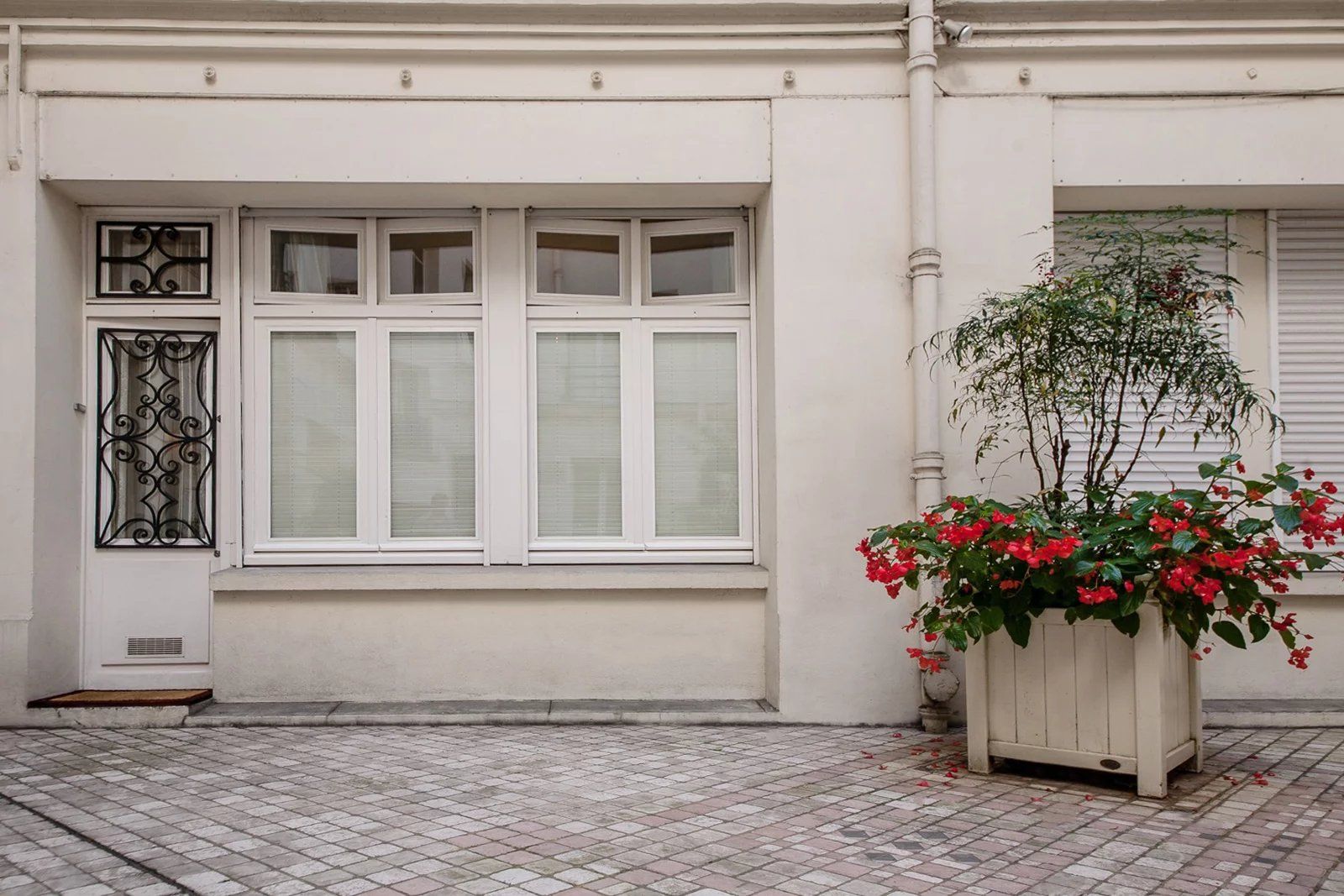 Place Saint Sulpice - Location meublée studio climatisé
