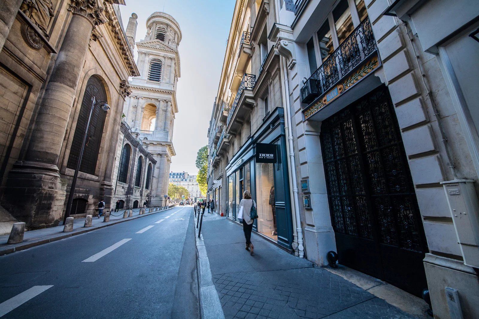 Place Saint Sulpice - Location meublée studio climatisé