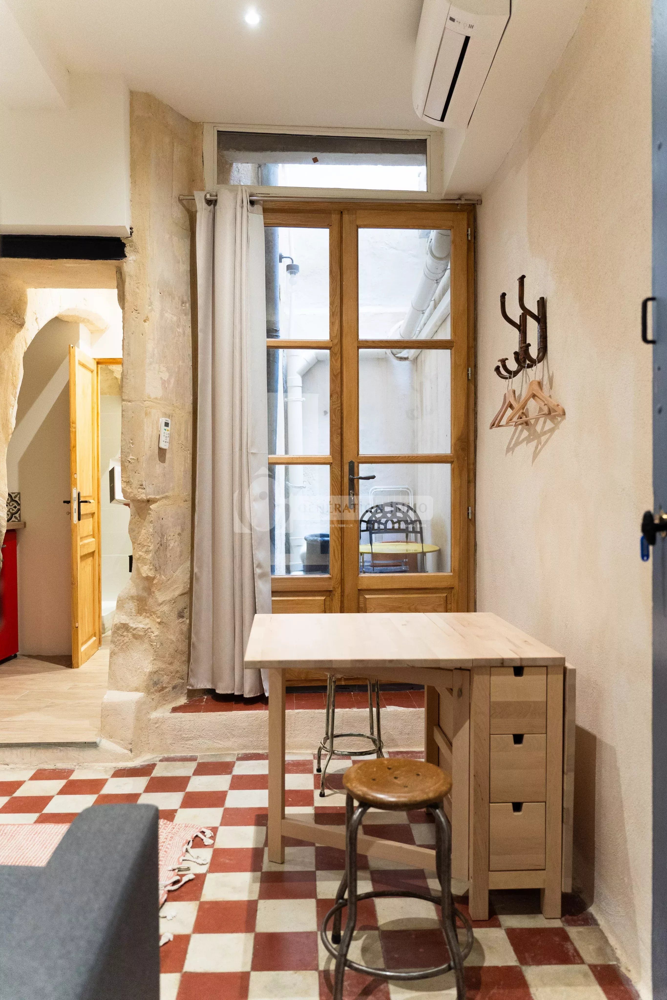 Spécial investisseur ! Studio avec terrasse à vendre